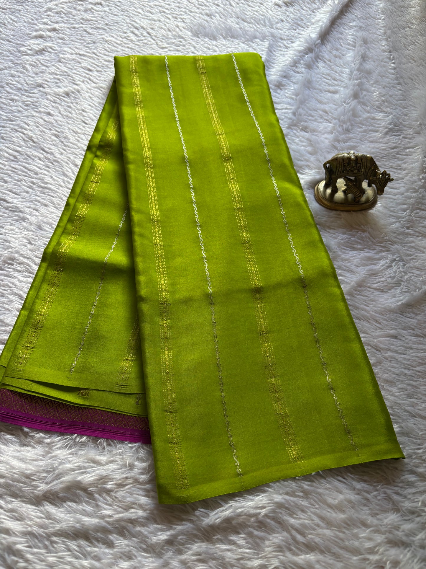 Meragu : Solid Mehendi green