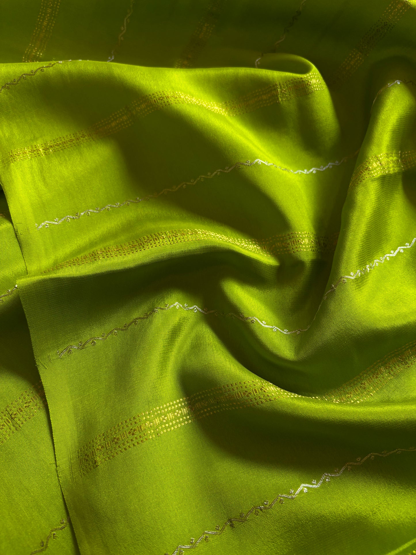 Meragu : Solid Mehendi green