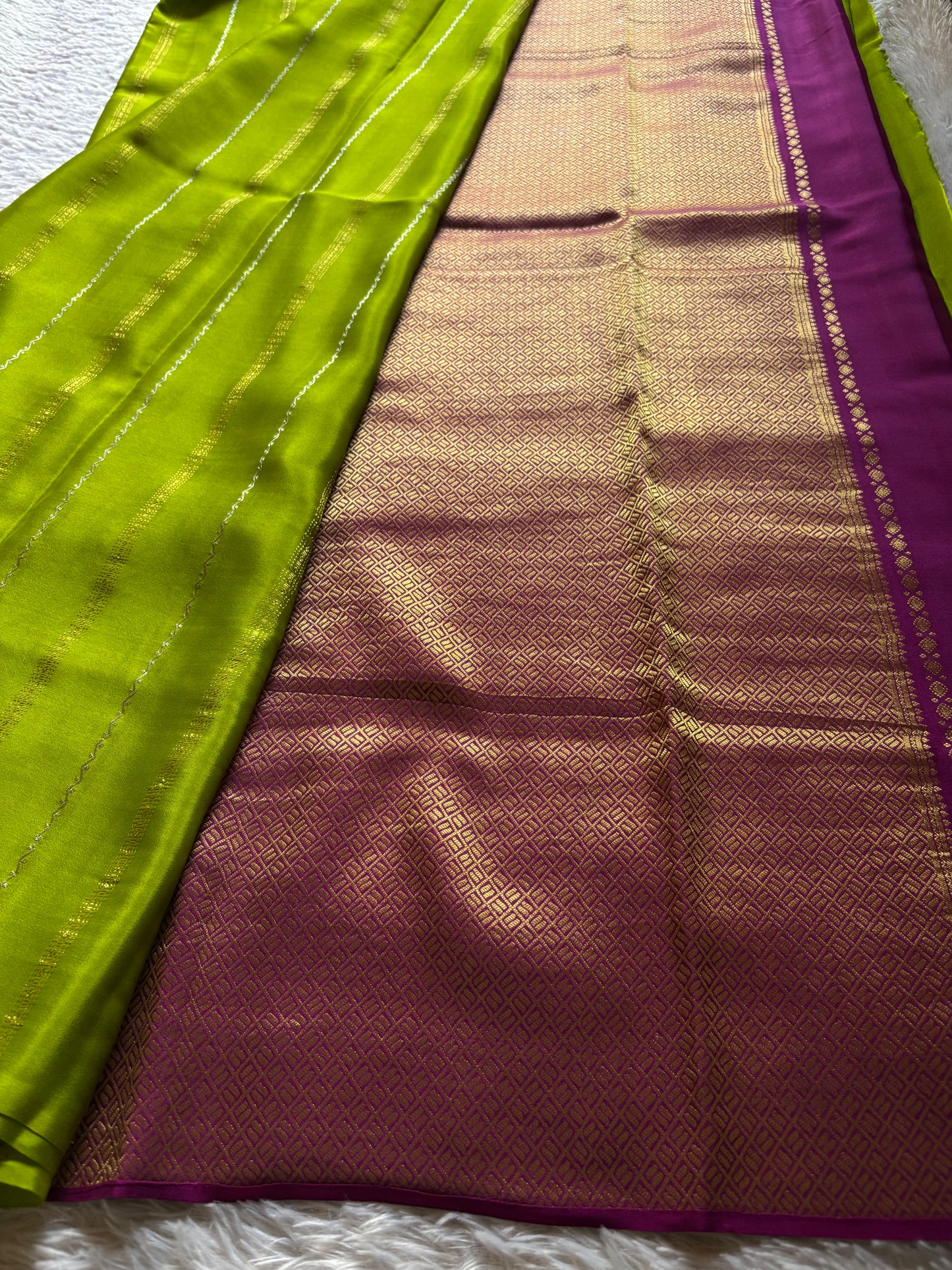 Meragu : Solid Mehendi green