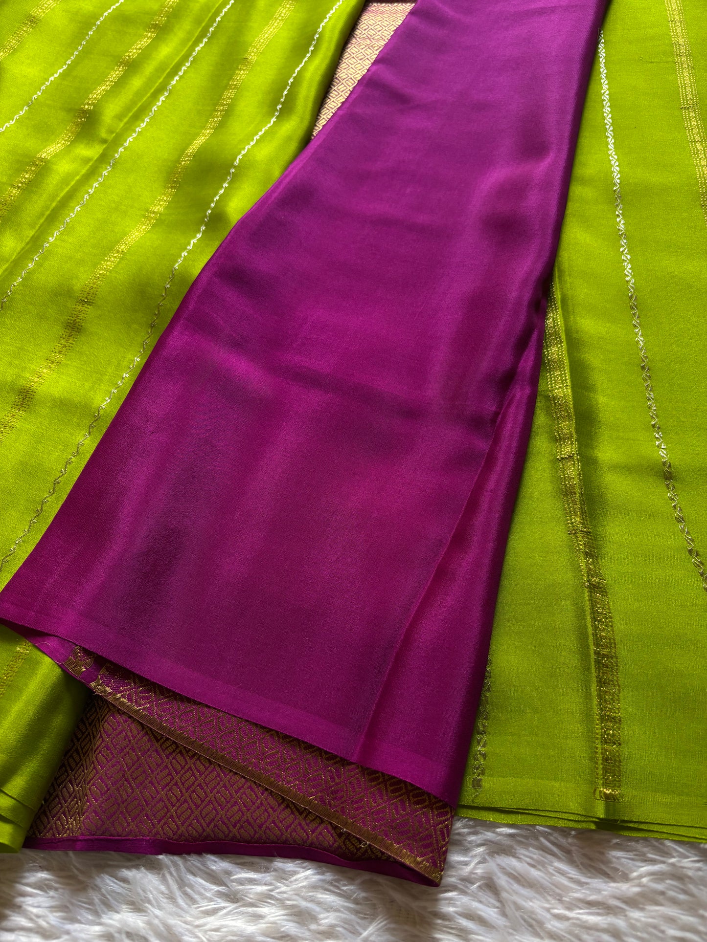 Meragu : Solid Mehendi green