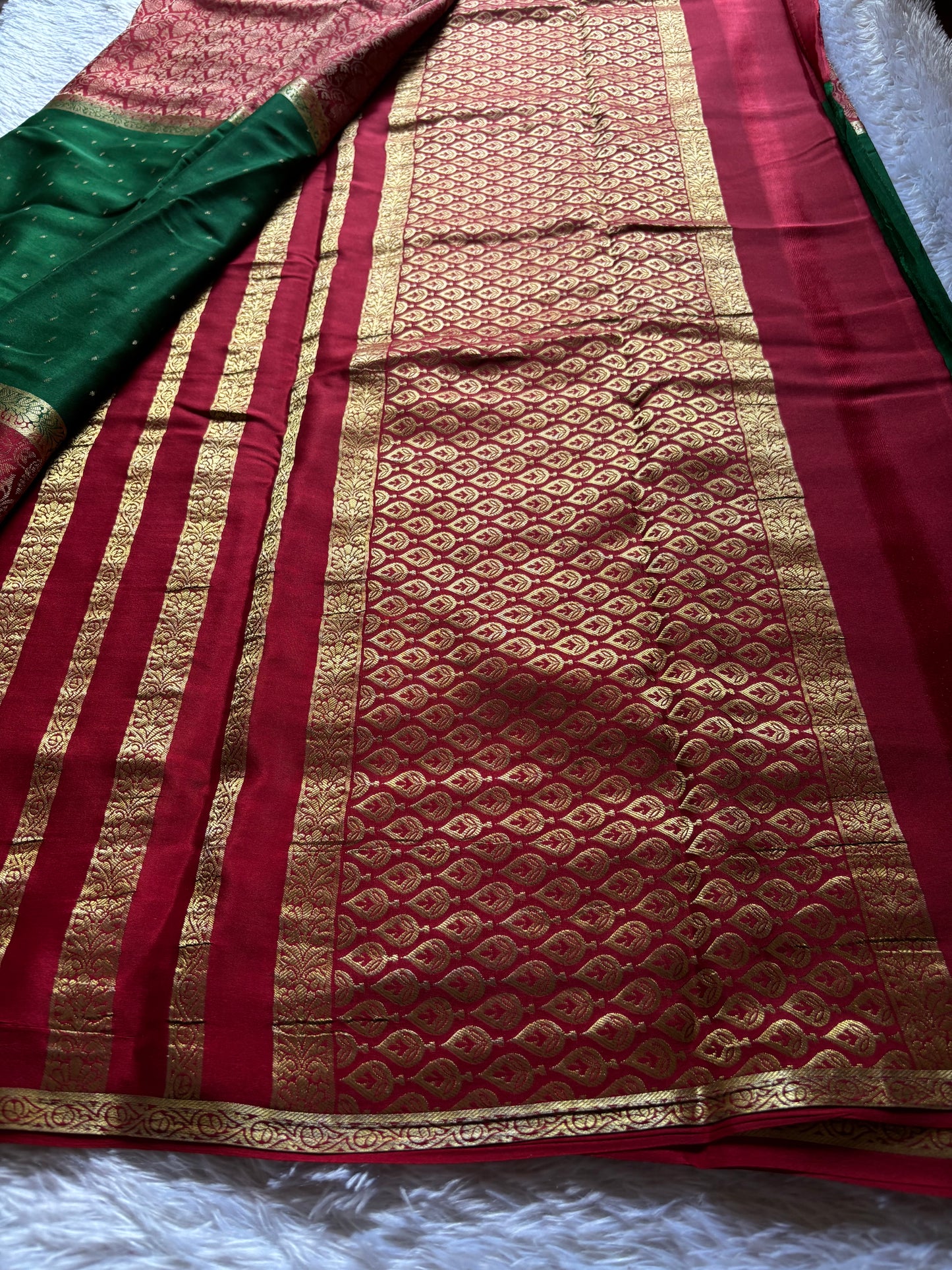 Asha (2D) : Bottle green-dark red