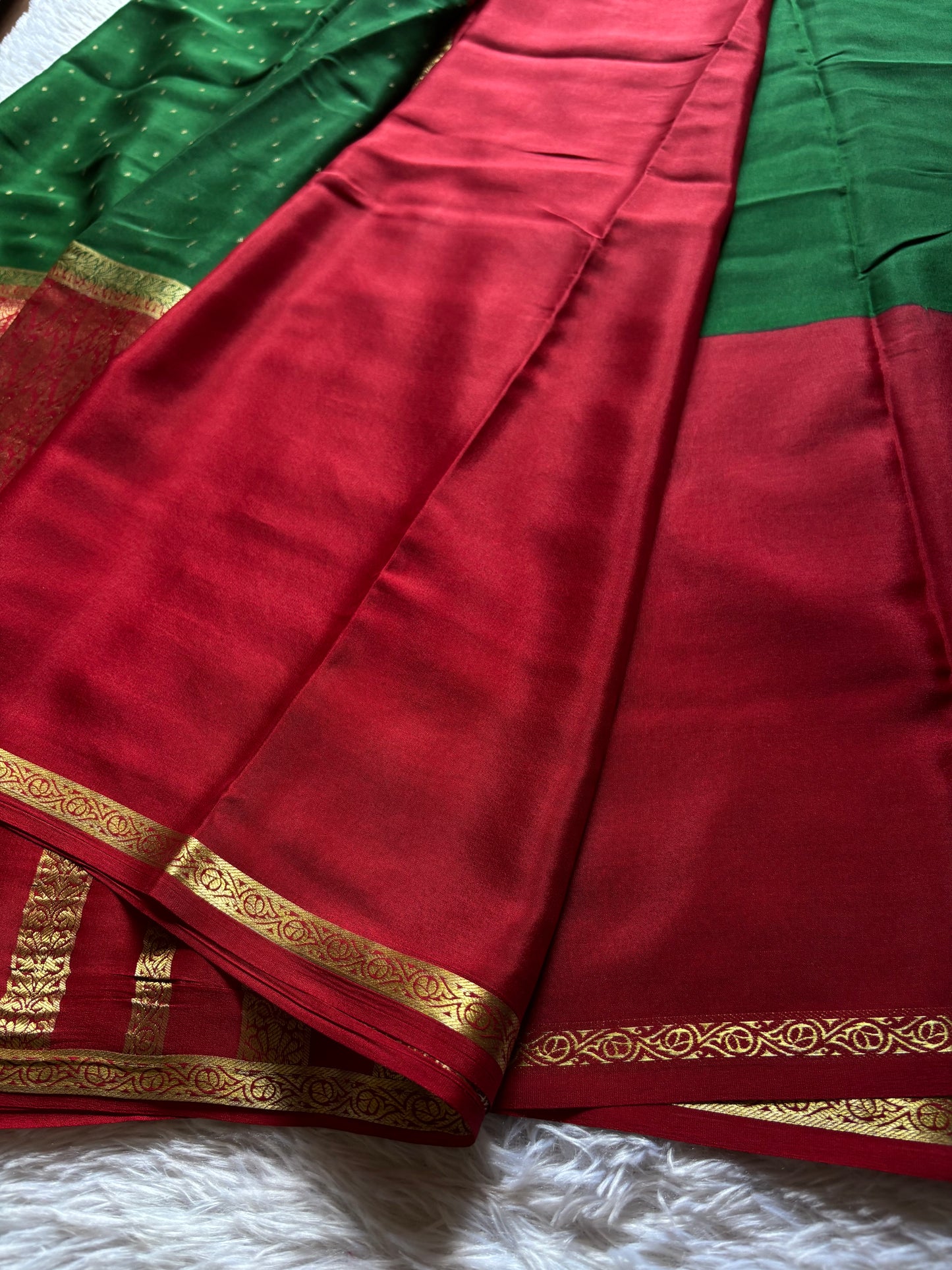 Asha (2D) : Bottle green-dark red