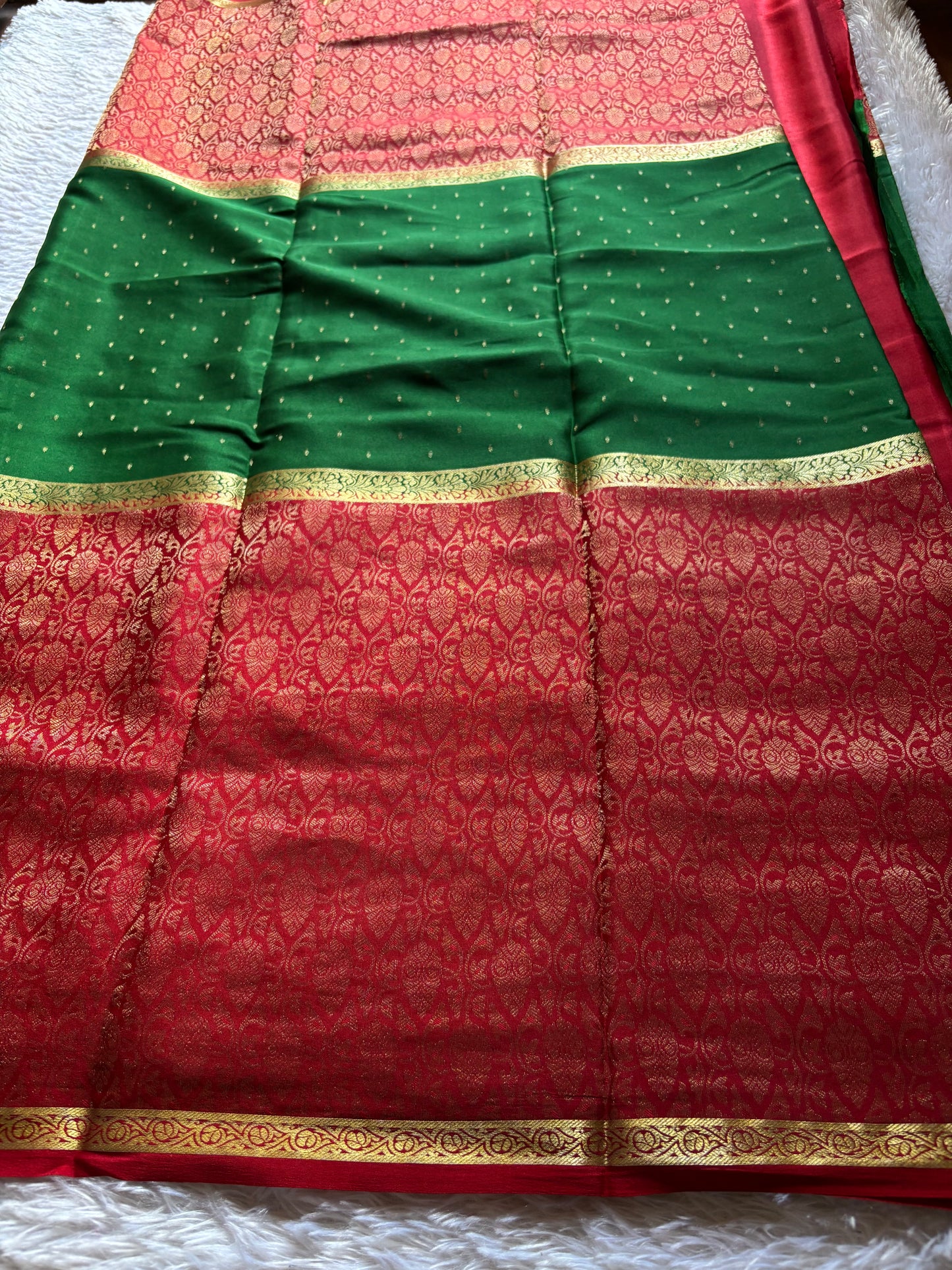 Asha (2D) : Bottle green-dark red
