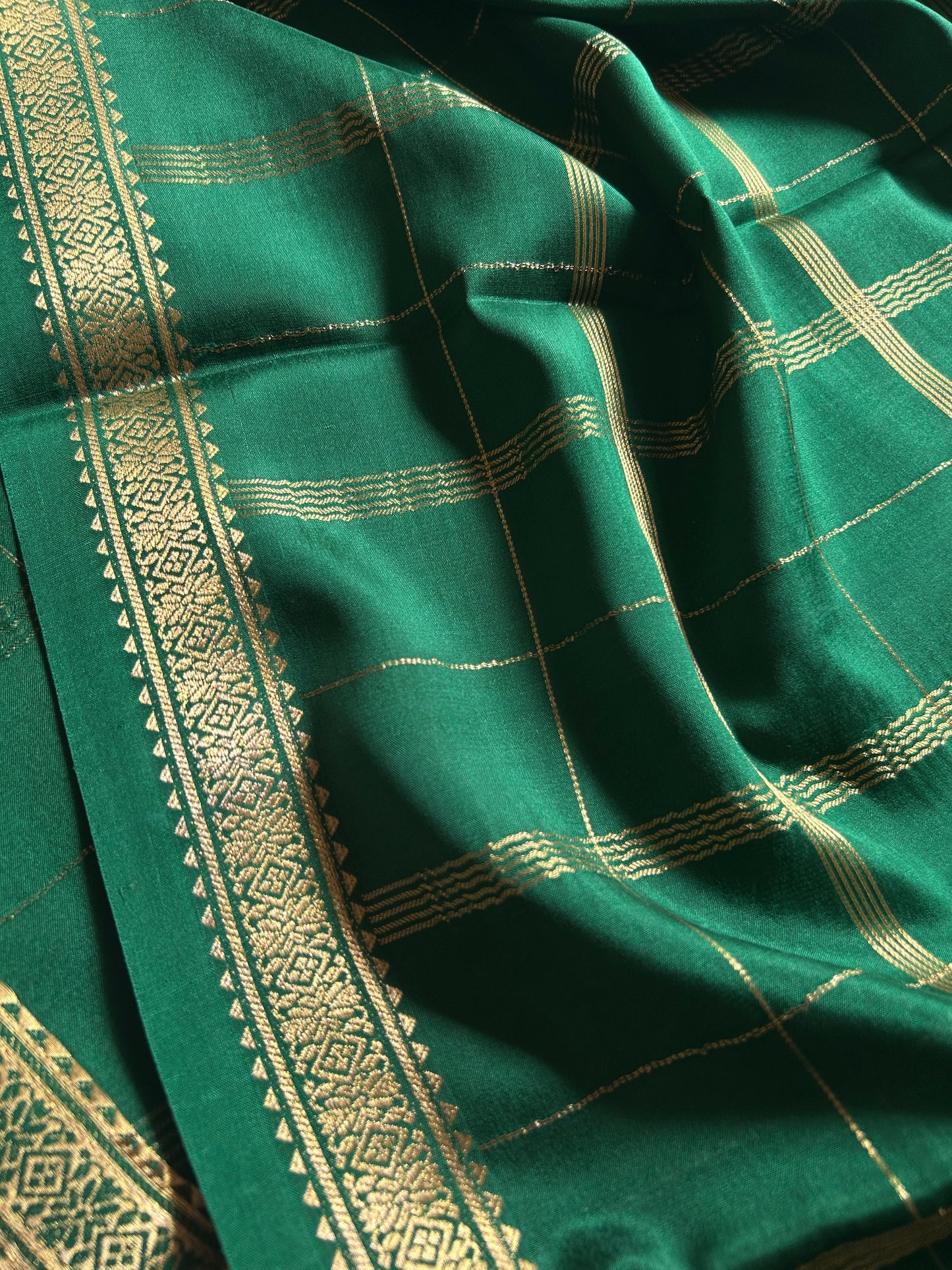 Savithri : Solid Bottle green