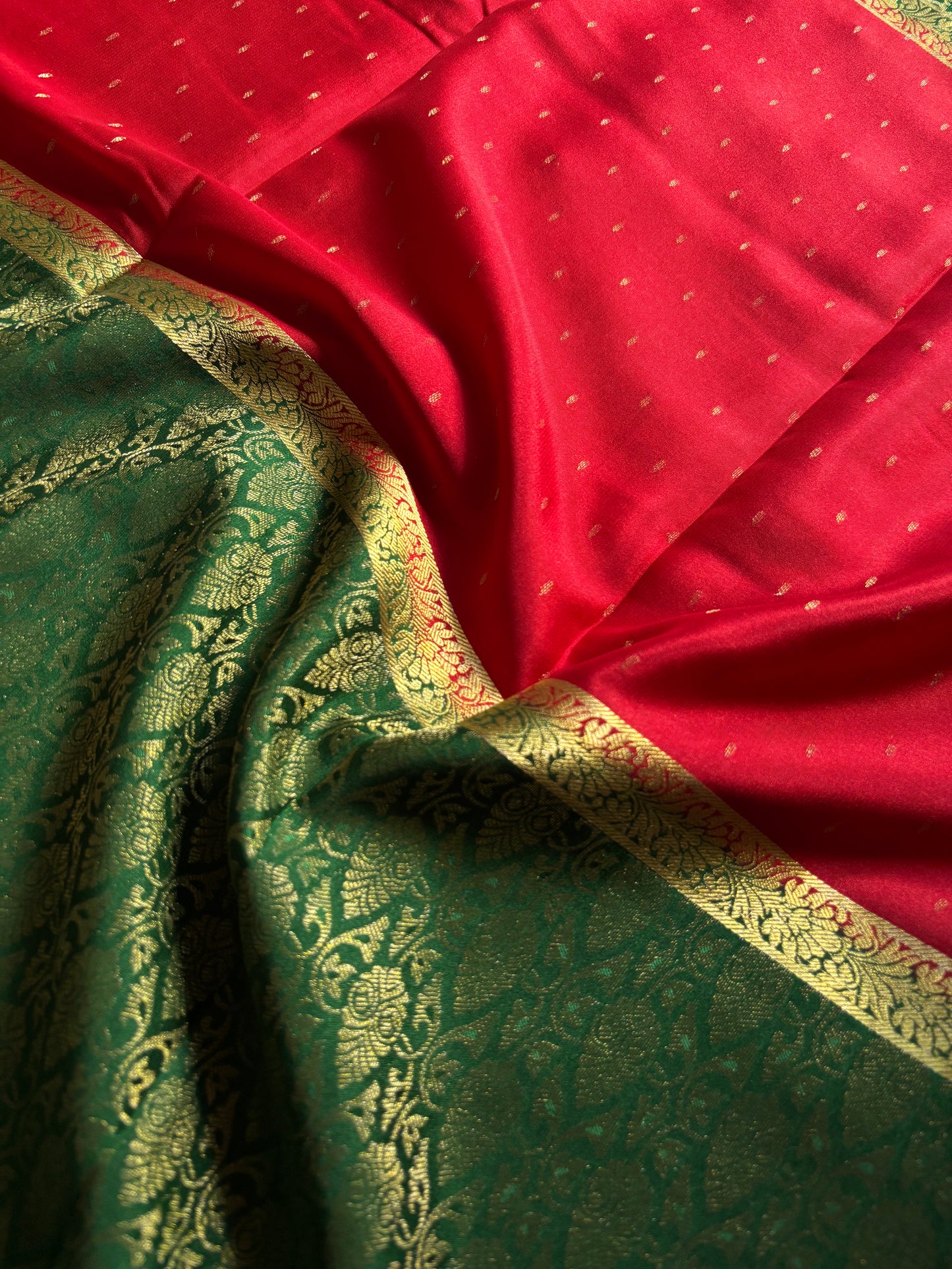 Asha (2D) : Red-bottle green