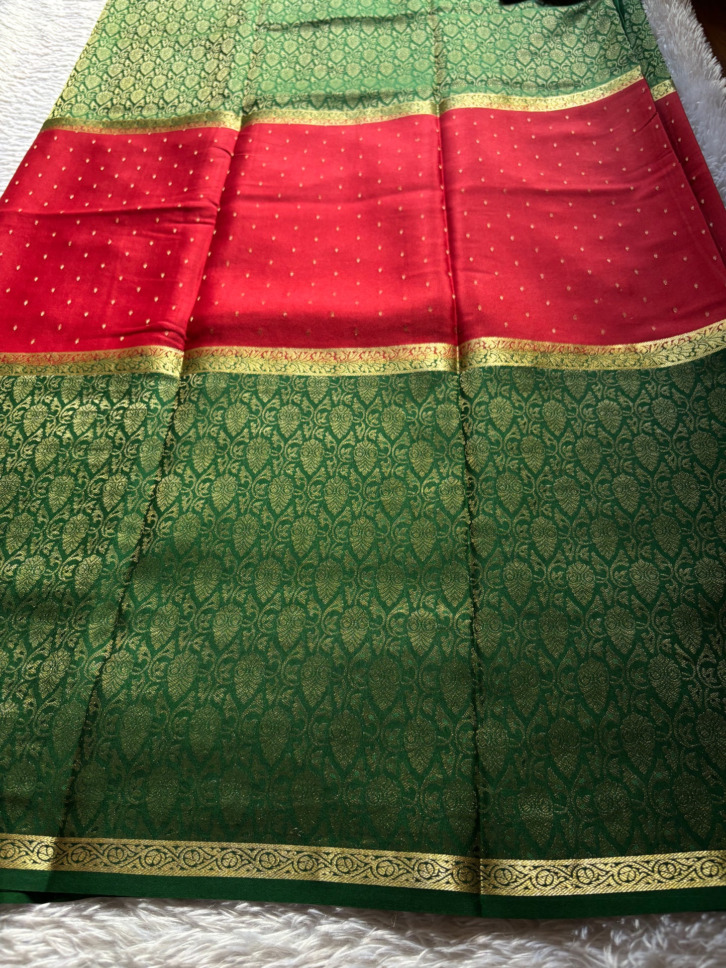 Asha (2D) : Red-bottle green