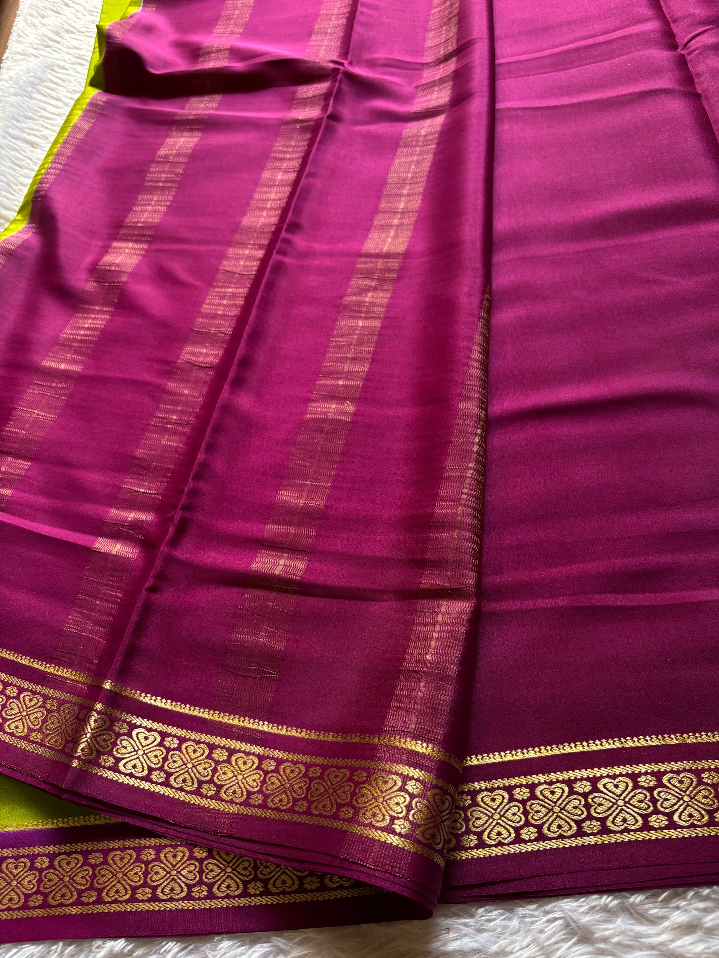 Champaka (2D) : Mehendi green-deep magenta
