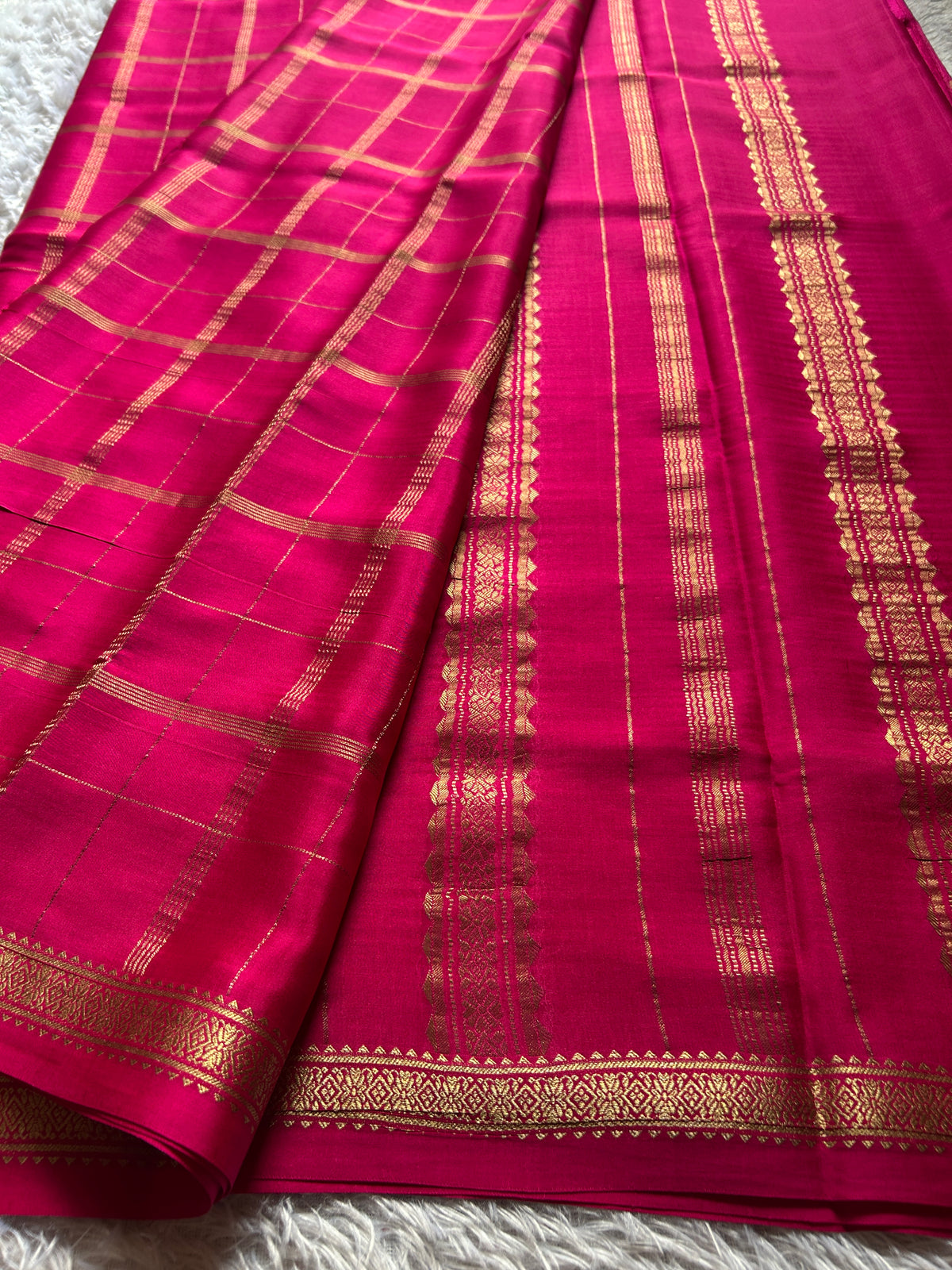 Savithri : Solid Rani pink