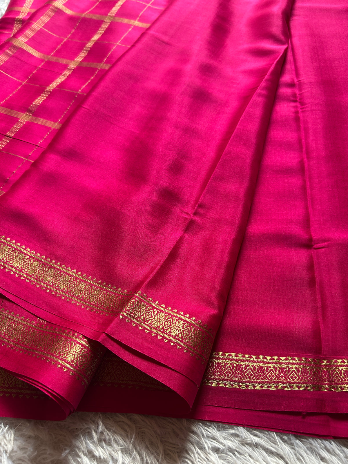 Savithri : Solid Rani pink