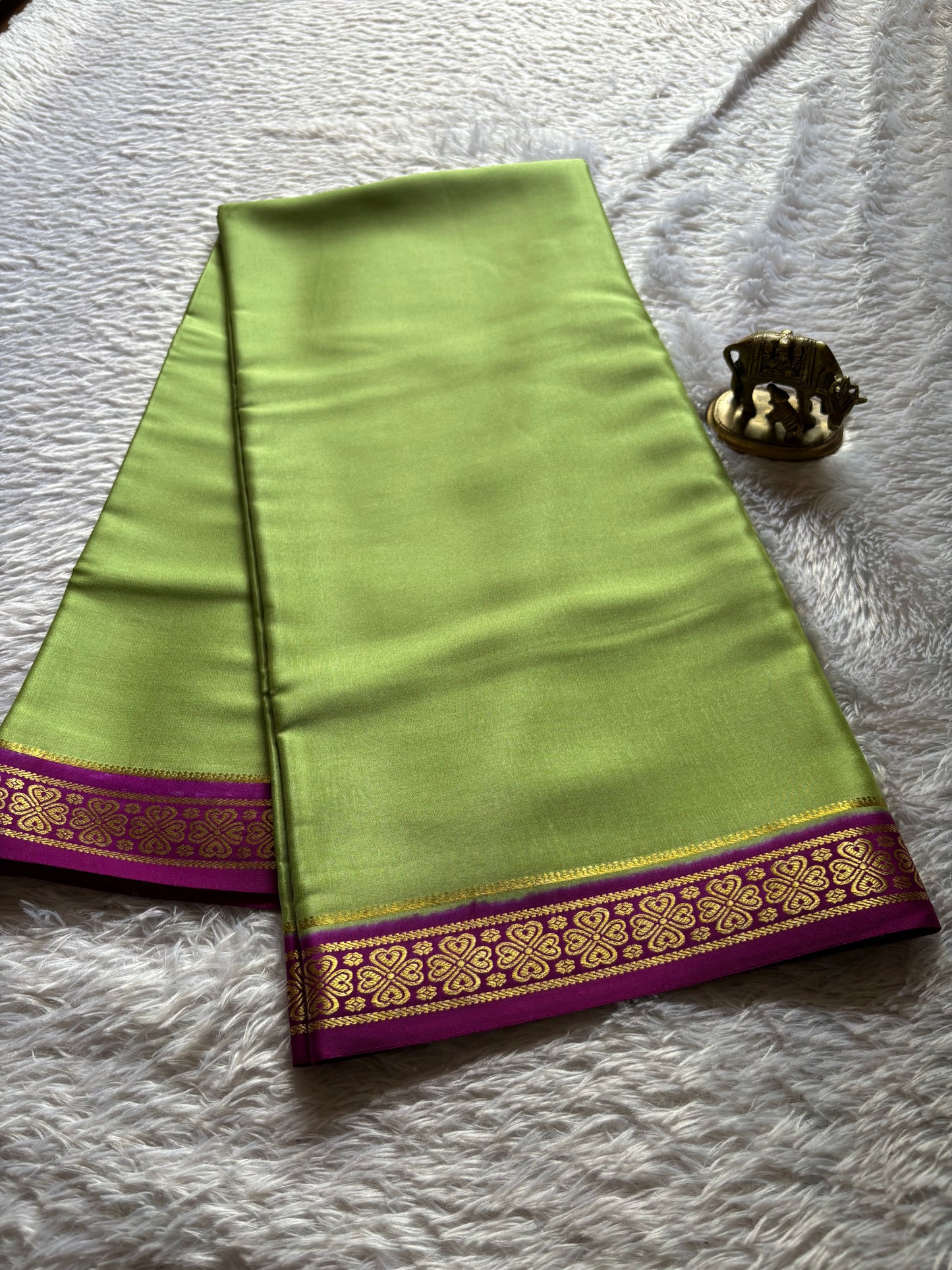 Champaka (2D) : Pista green-dark magenta