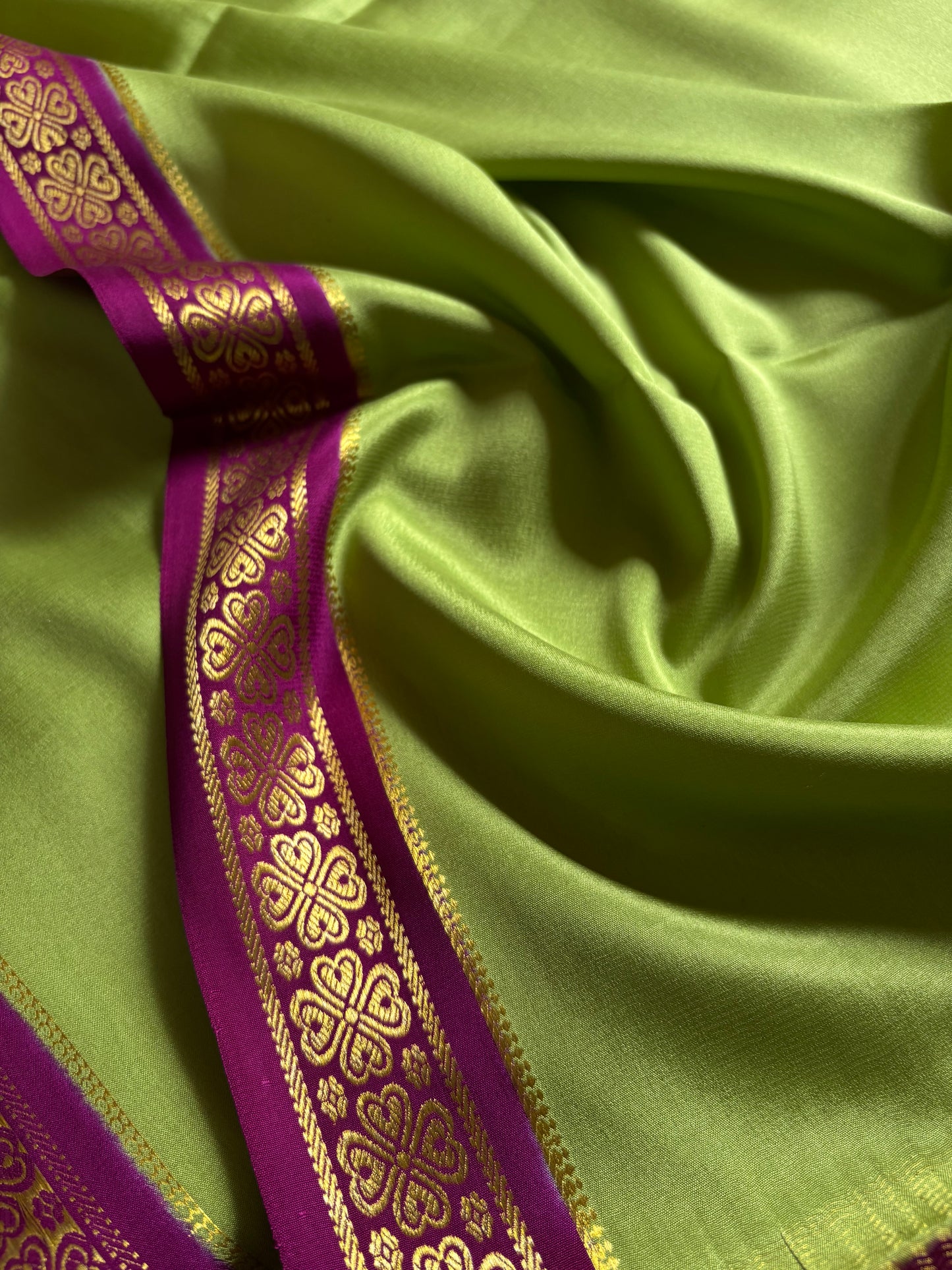 Champaka (2D) : Pista green-dark magenta