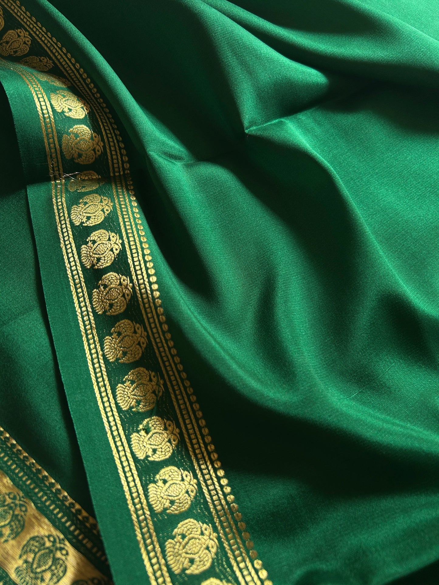 Brunda : Solid Bottle green