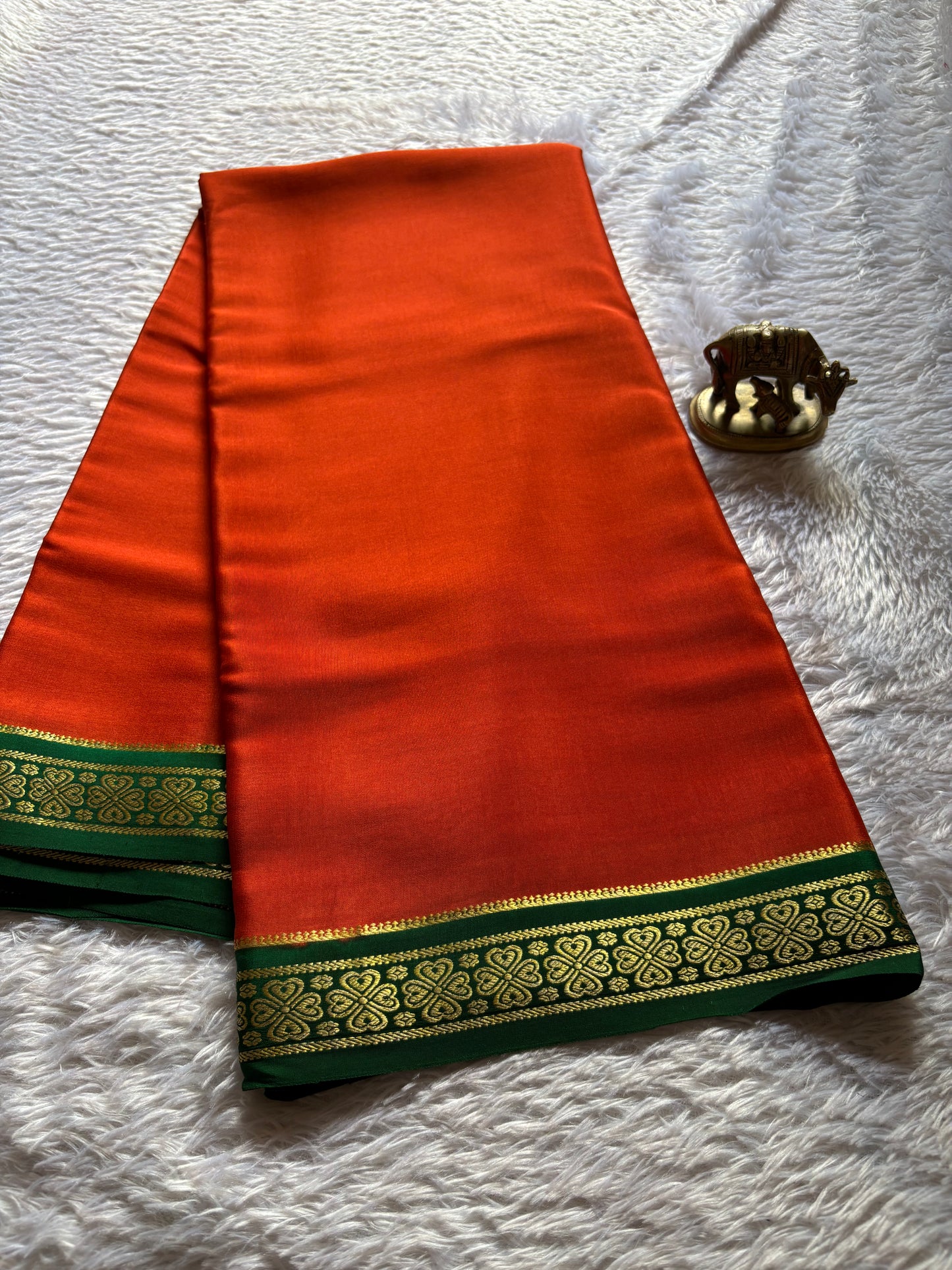 Champaka (2D) : Orange-bottle green