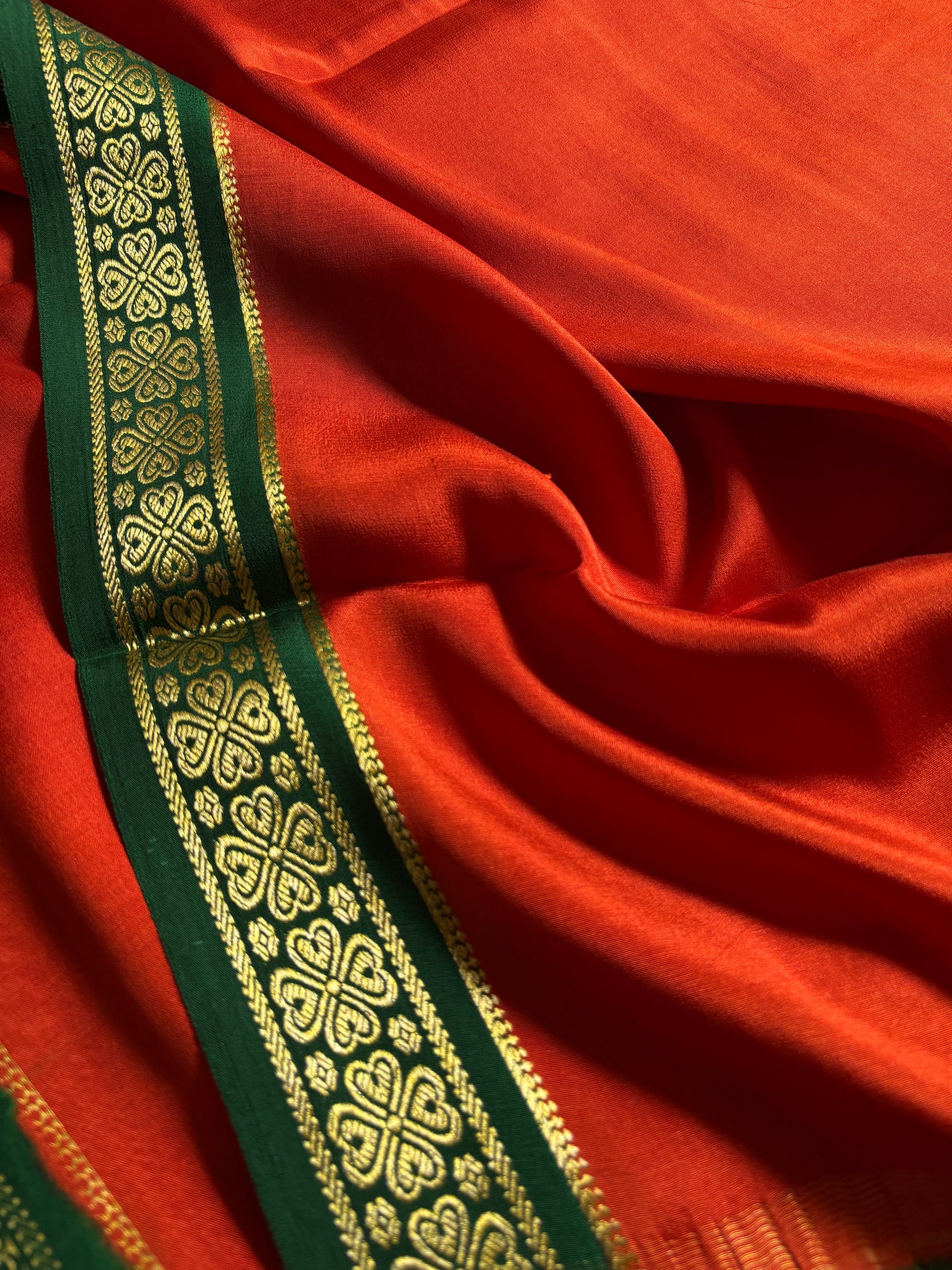Champaka (2D) : Orange-bottle green