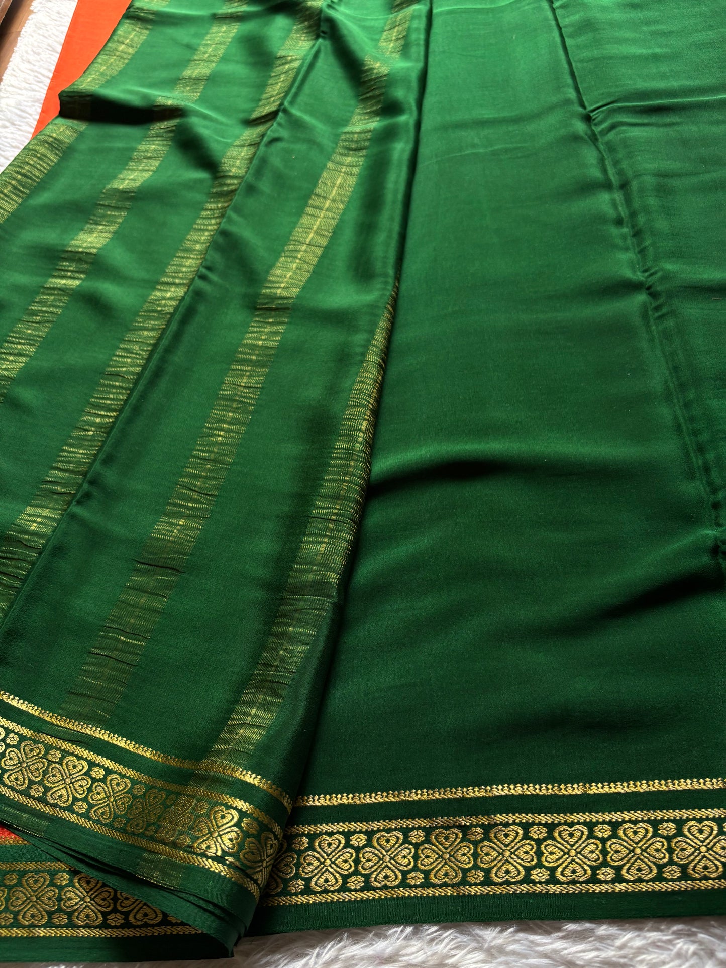Champaka (2D) : Orange-bottle green