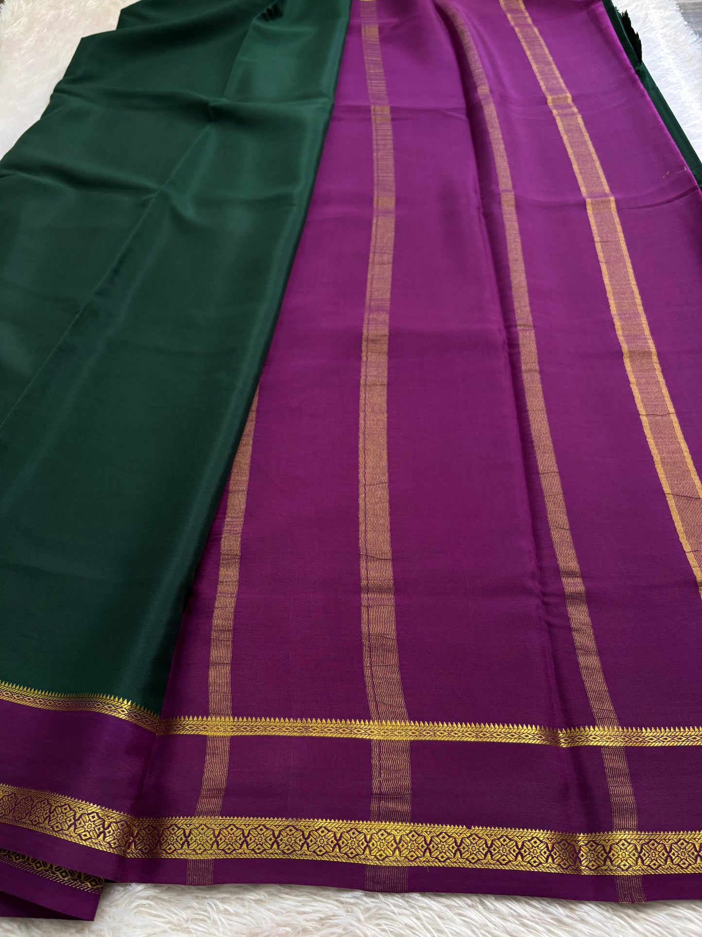 Darshini (2D) : Dark green-dark magenta
