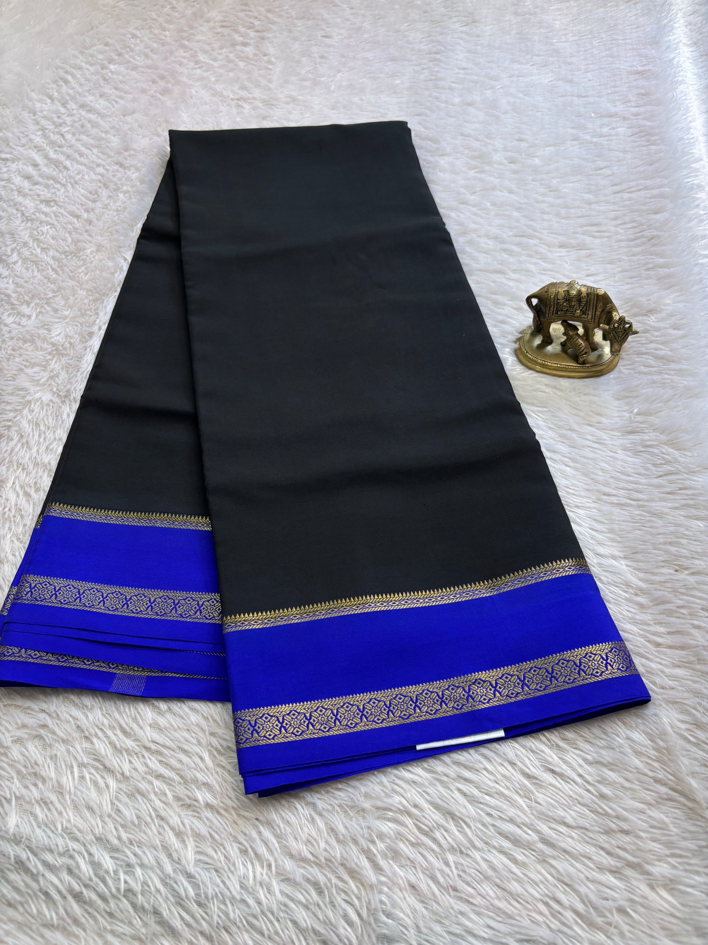 Darshini (2D) : Black-royal blue