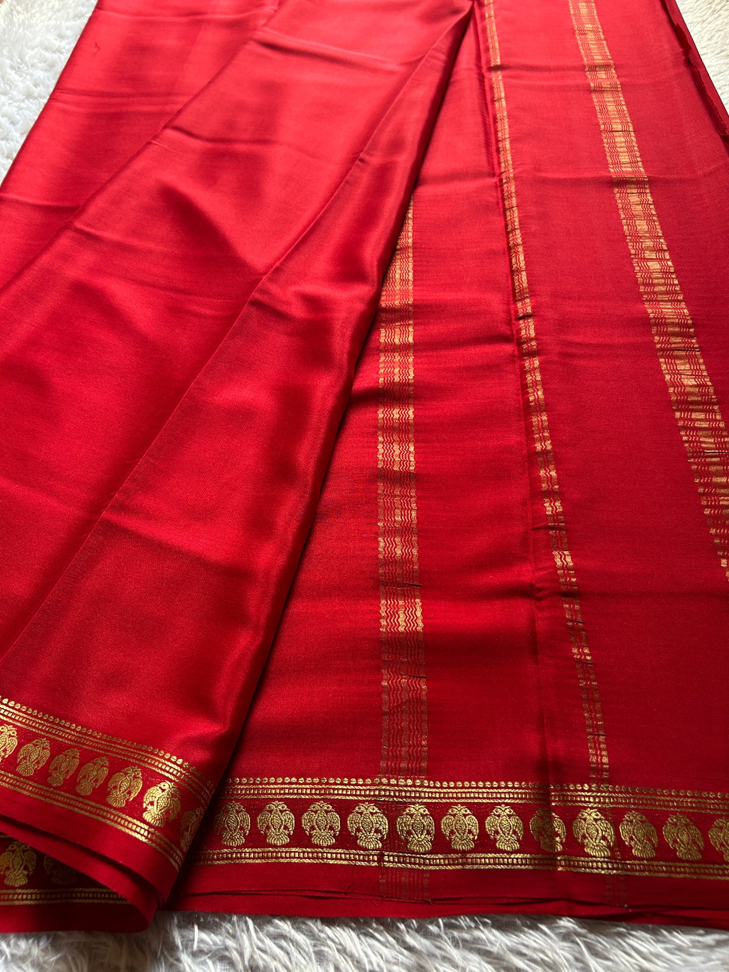 Brunda : Solid Red