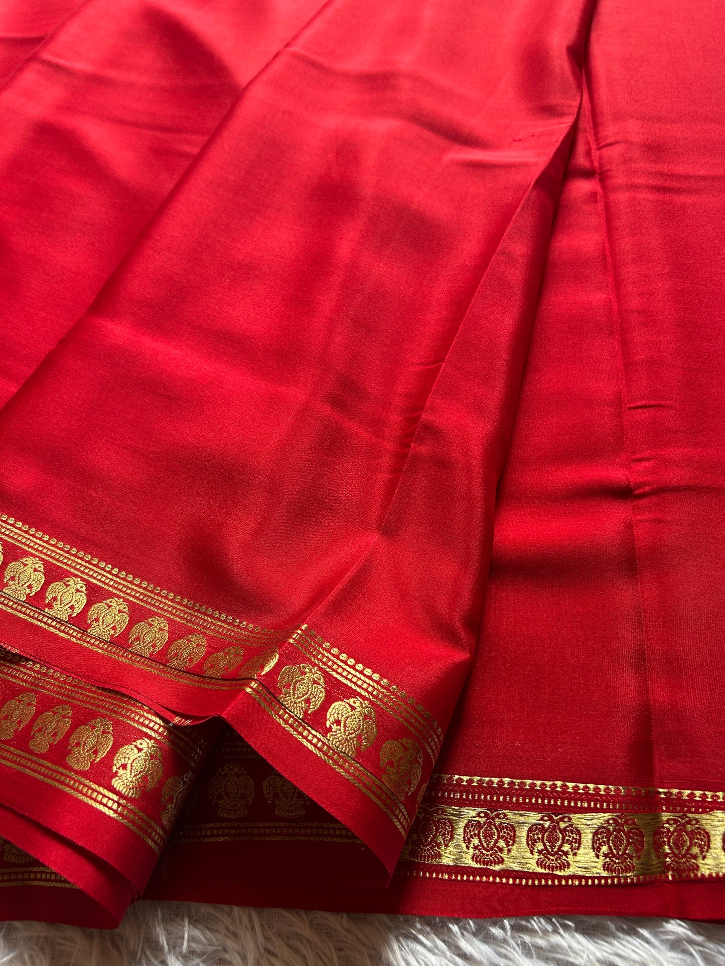 Brunda : Solid Red