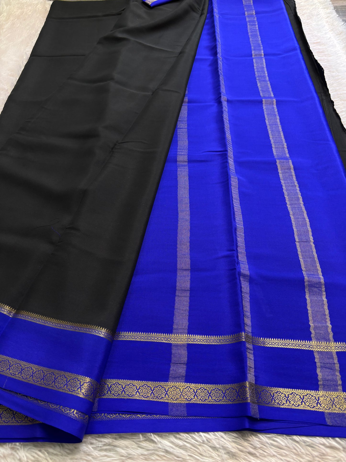 Darshini (2D) : Black-royal blue