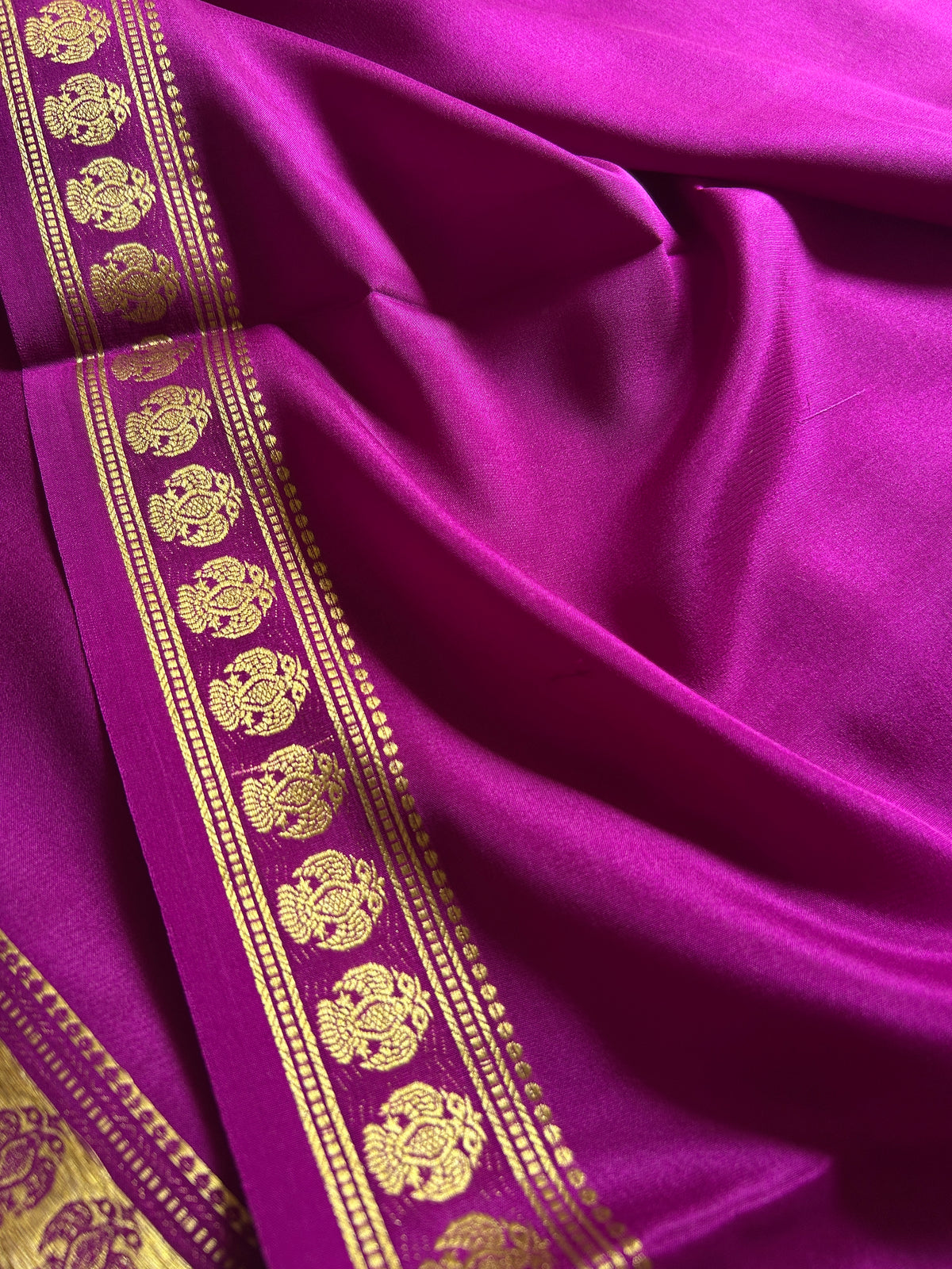 Brunda : Solid Magenta