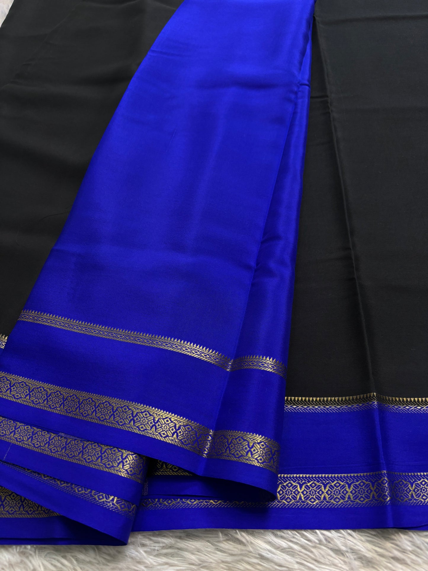 Darshini (2D) : Black-royal blue