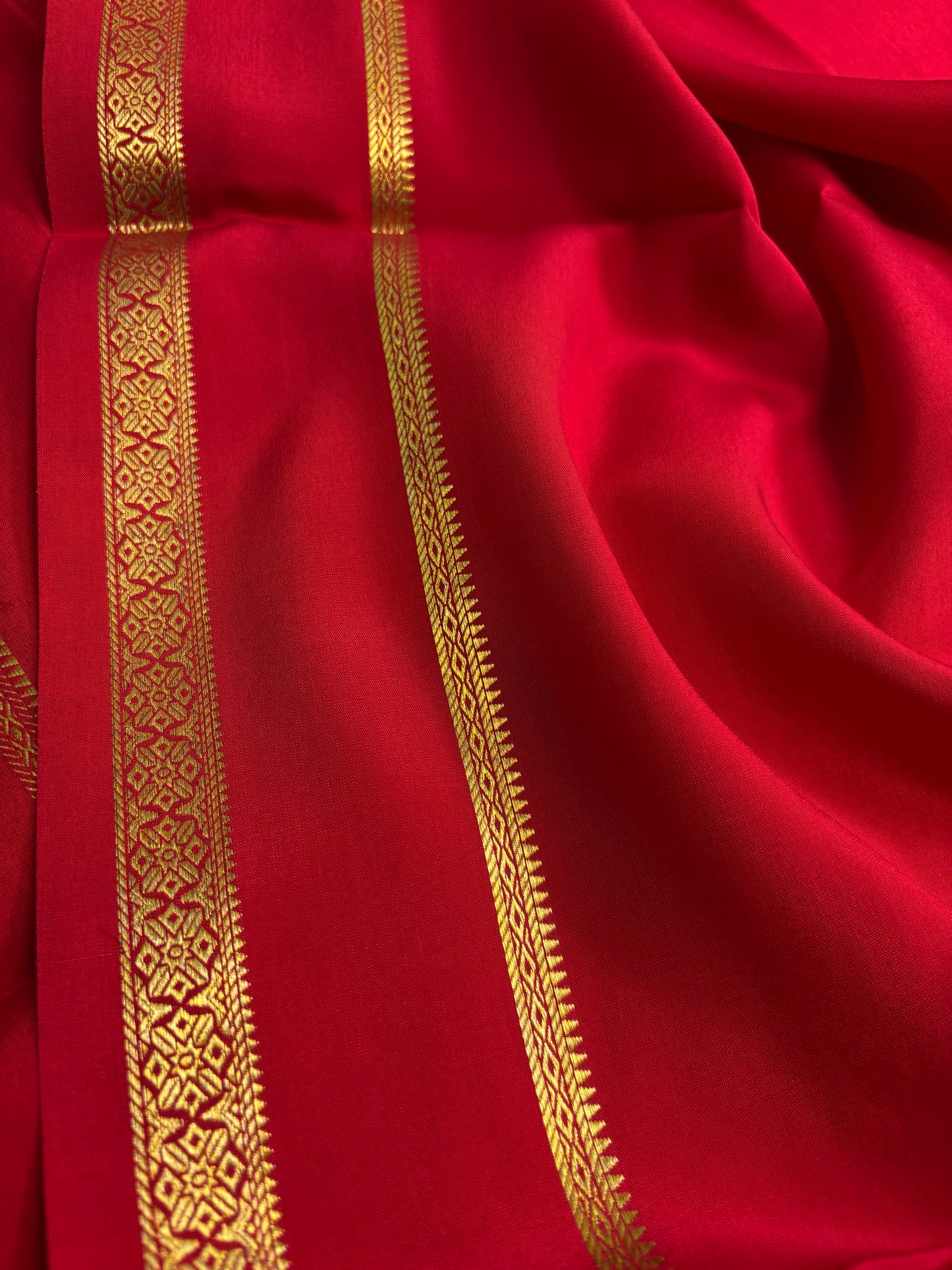 Darshini : Solid Red