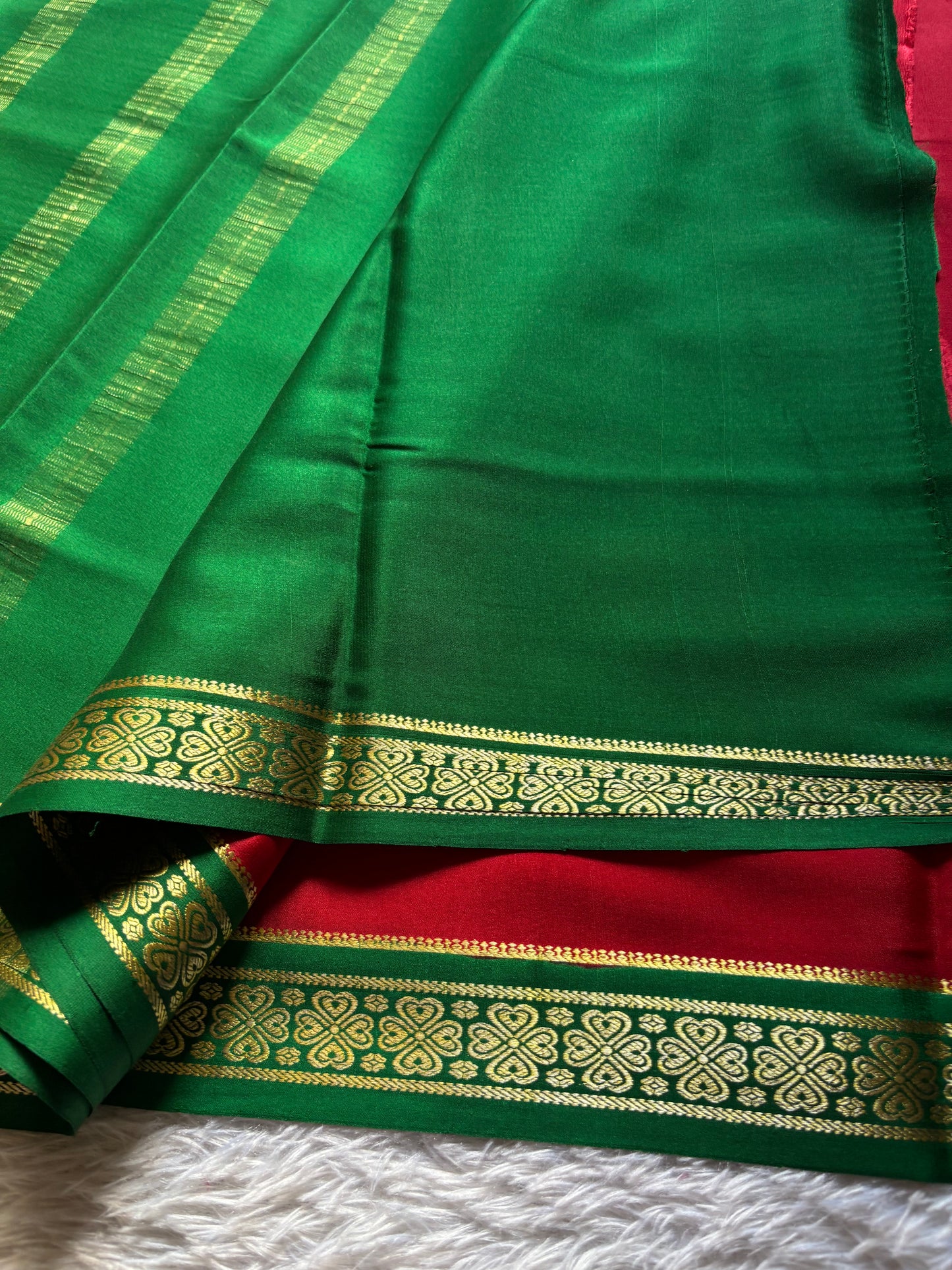 Champaka (2D) : Dark red-bottle green