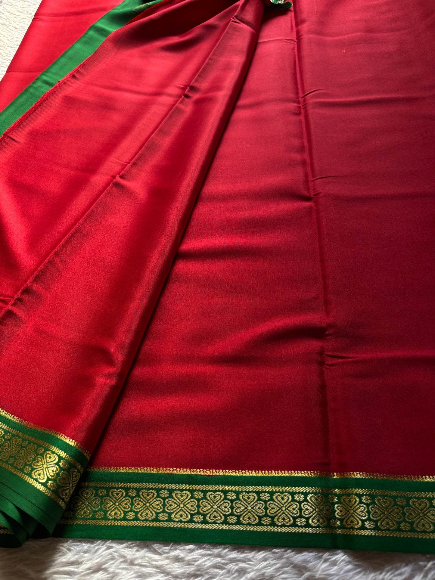 Champaka (2D) : Dark red-bottle green