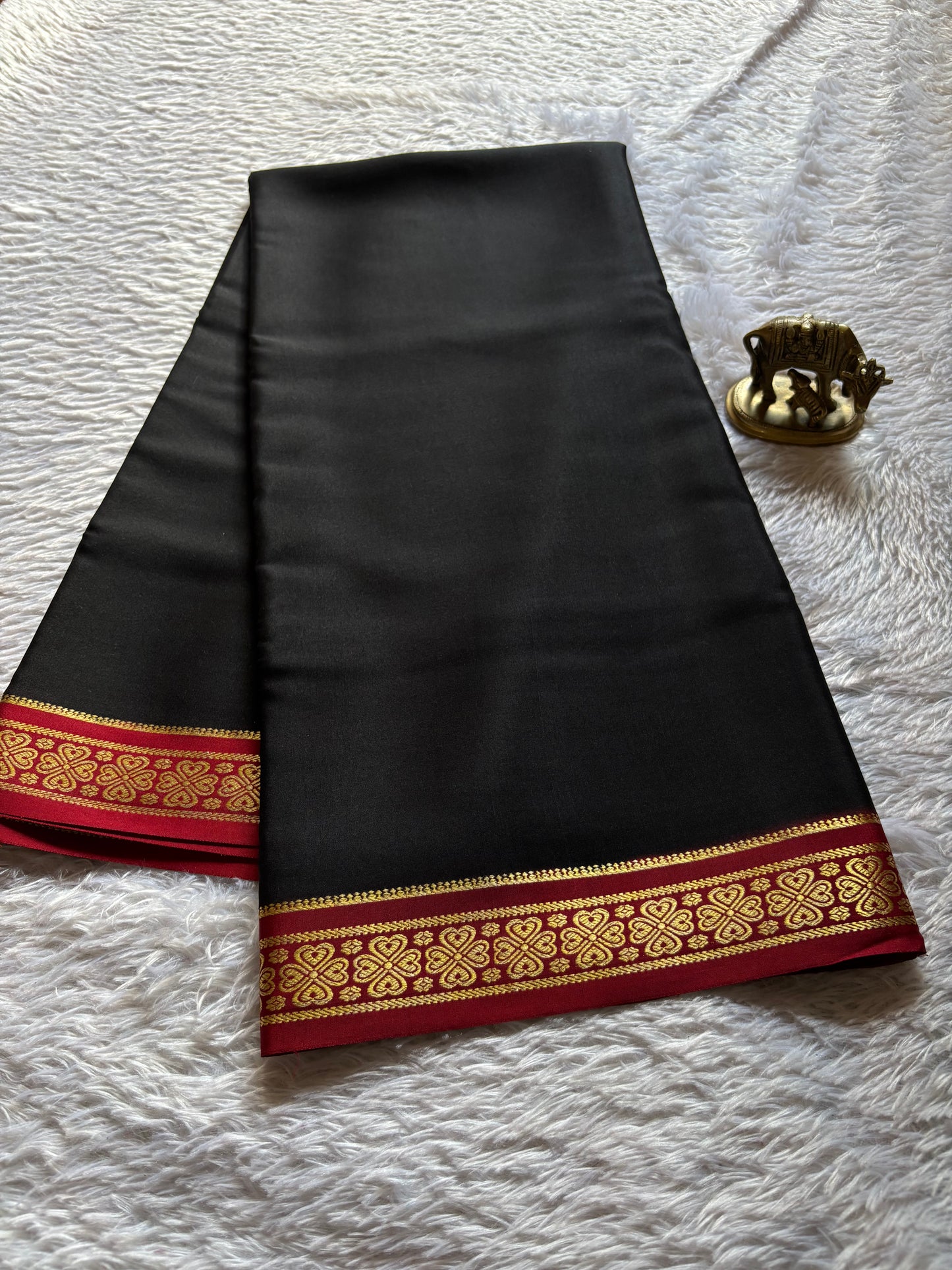 Champaka (2D) : Black-maroon