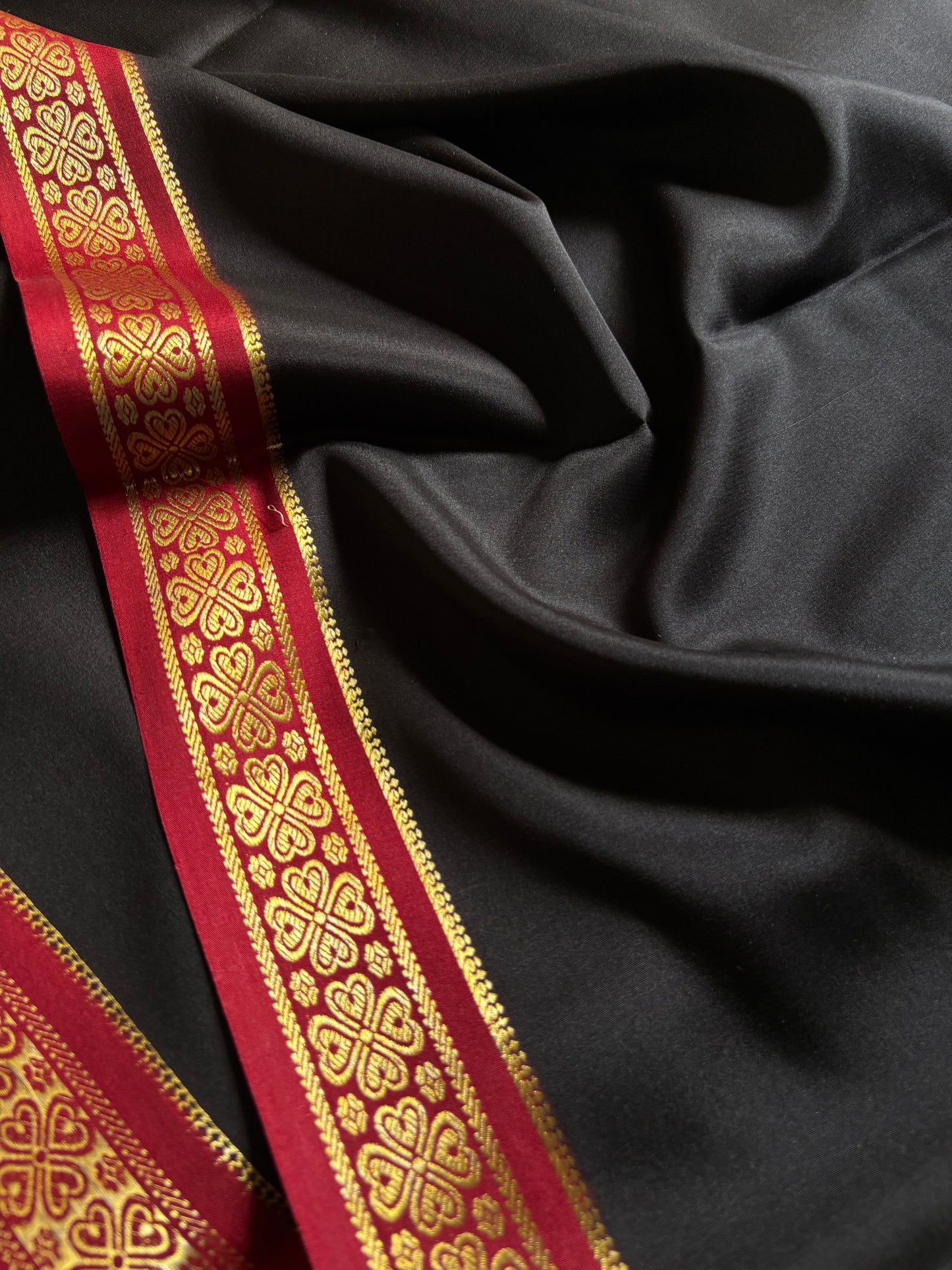 Champaka (2D) : Black-maroon