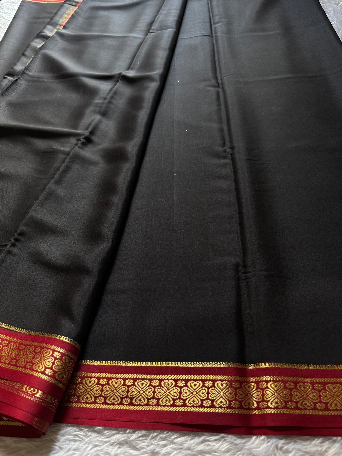 Champaka (2D) : Black-maroon