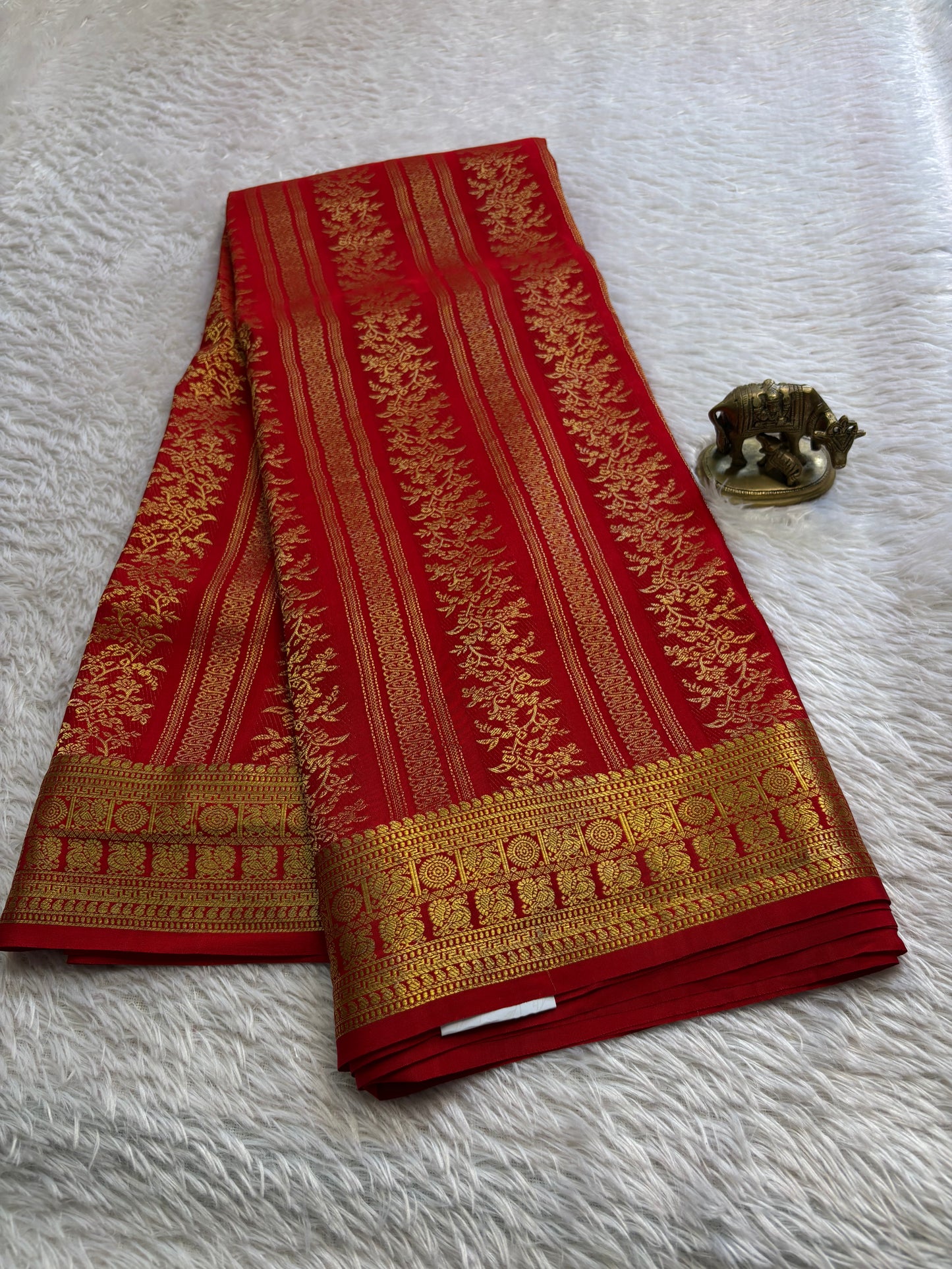 Vydurya : Solid Red