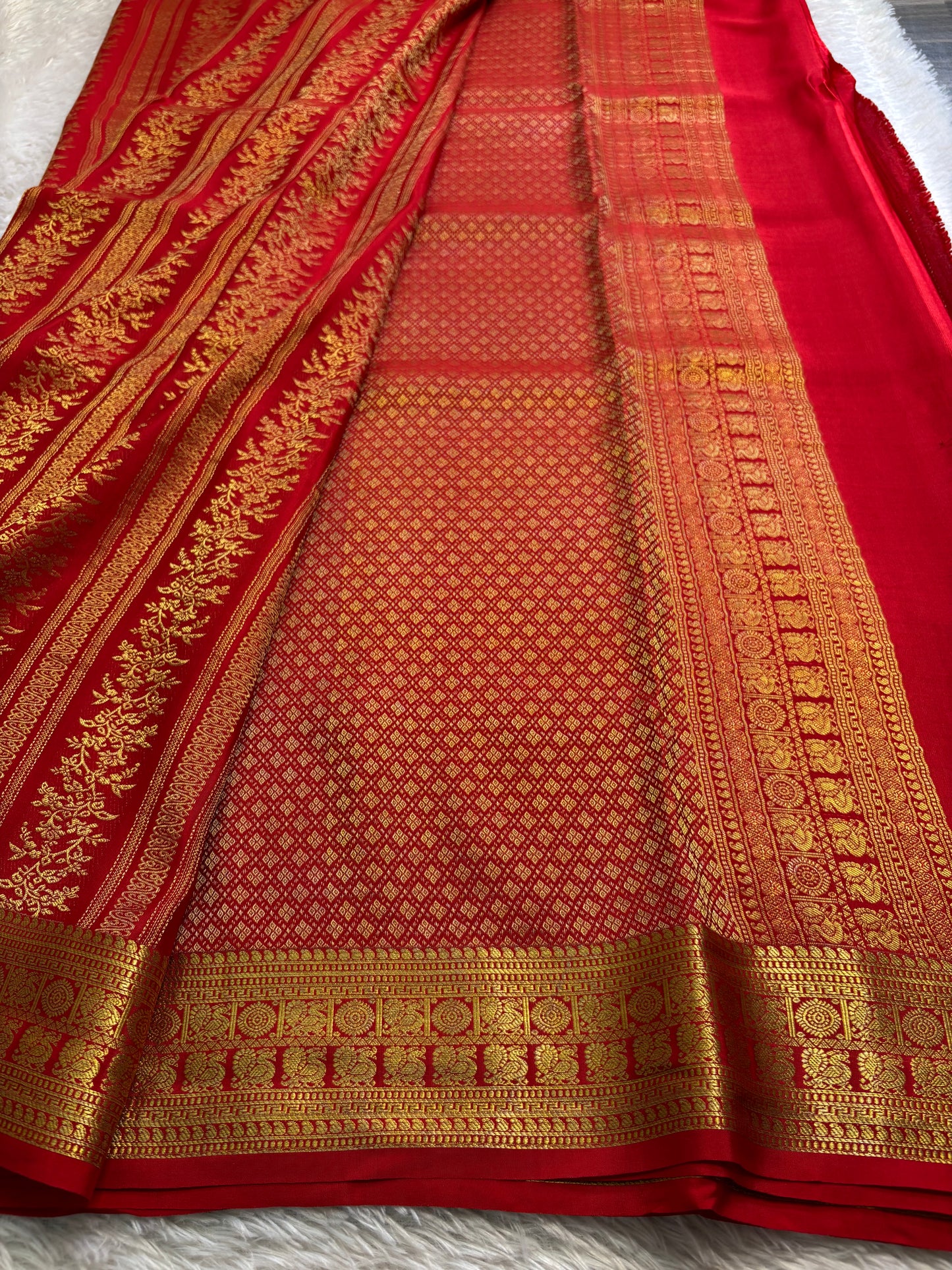 Vydurya : Solid Red