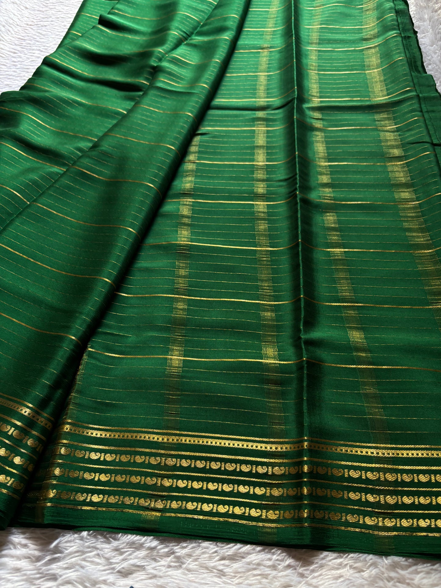 Meghana : Solid Bottle green