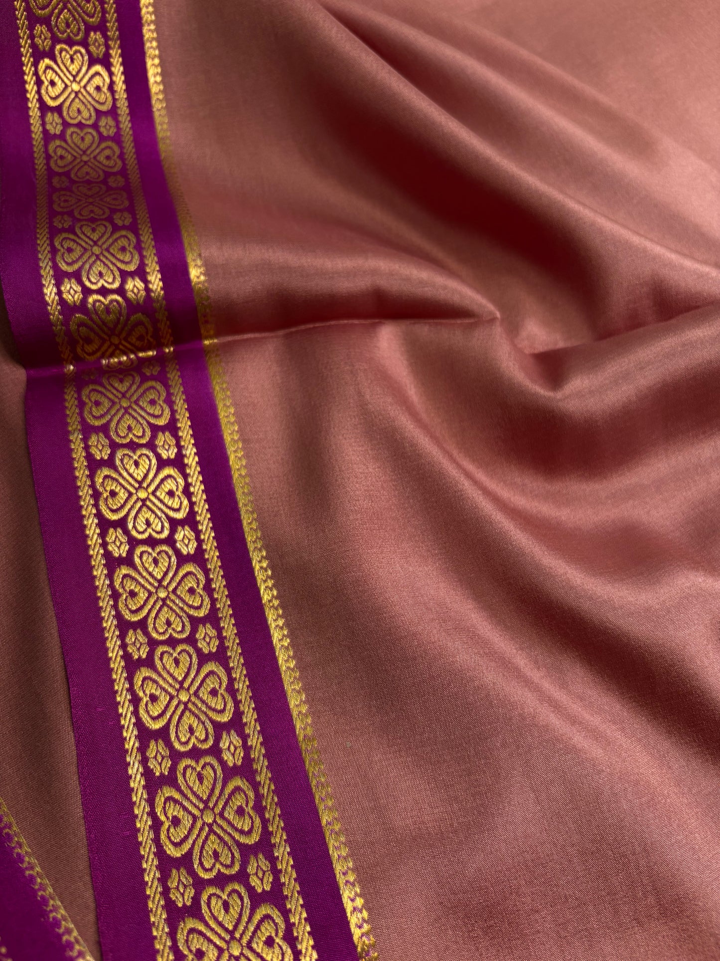 Champaka (2D) : Dusty rose-magenta