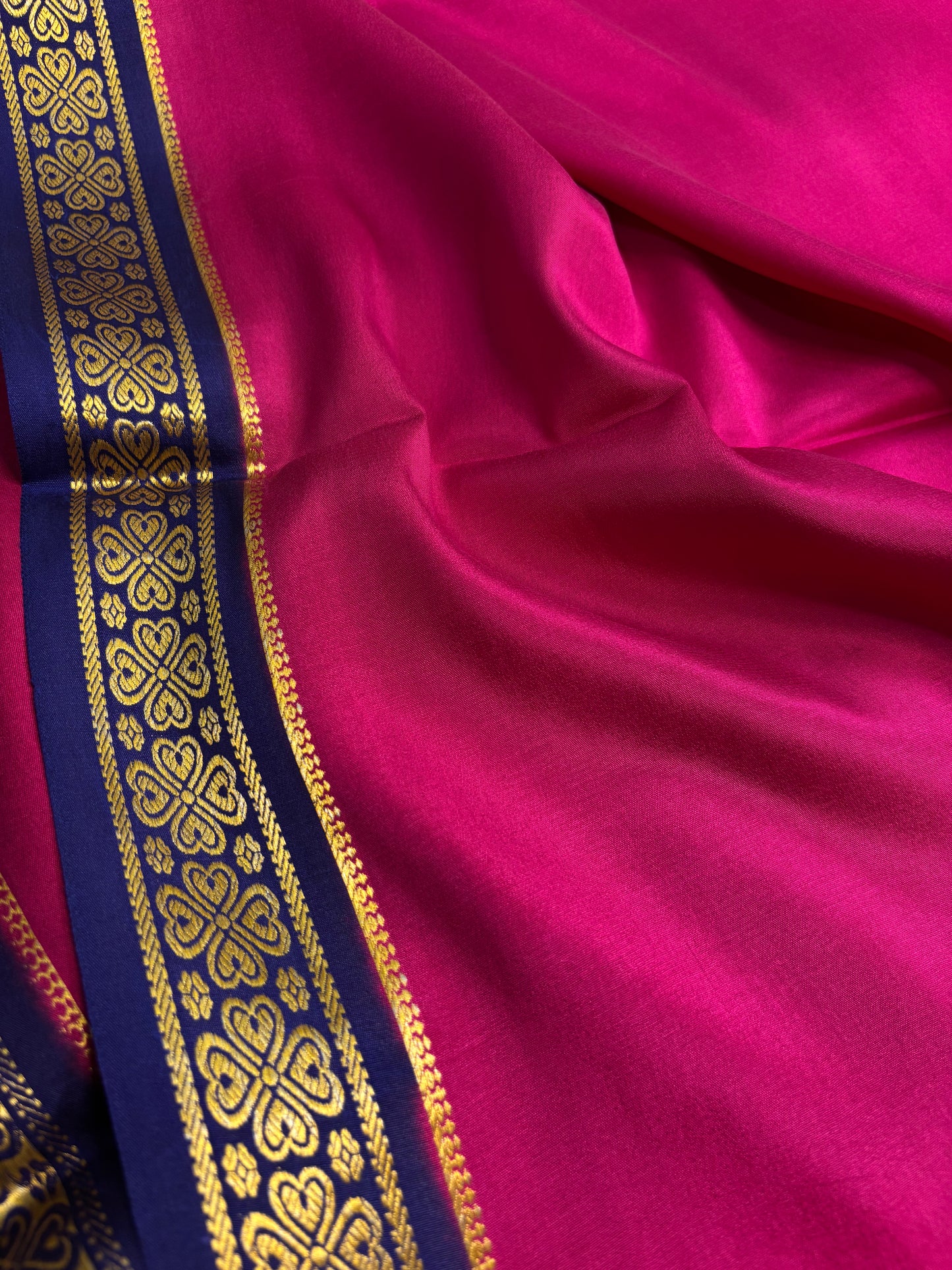 Champaka (2D) : Dark pink-dark blue