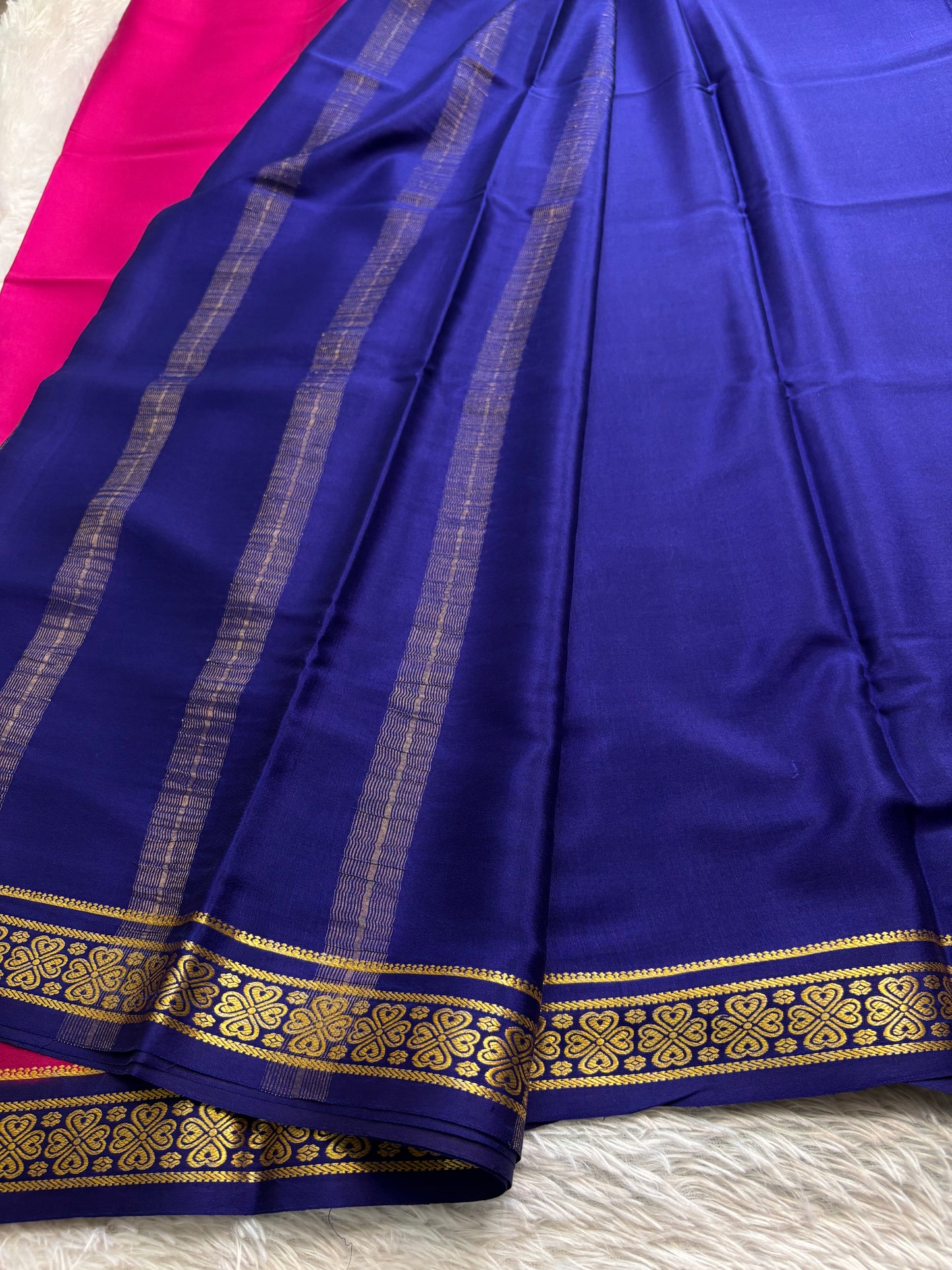 Champaka (2D) : Dark pink-dark blue