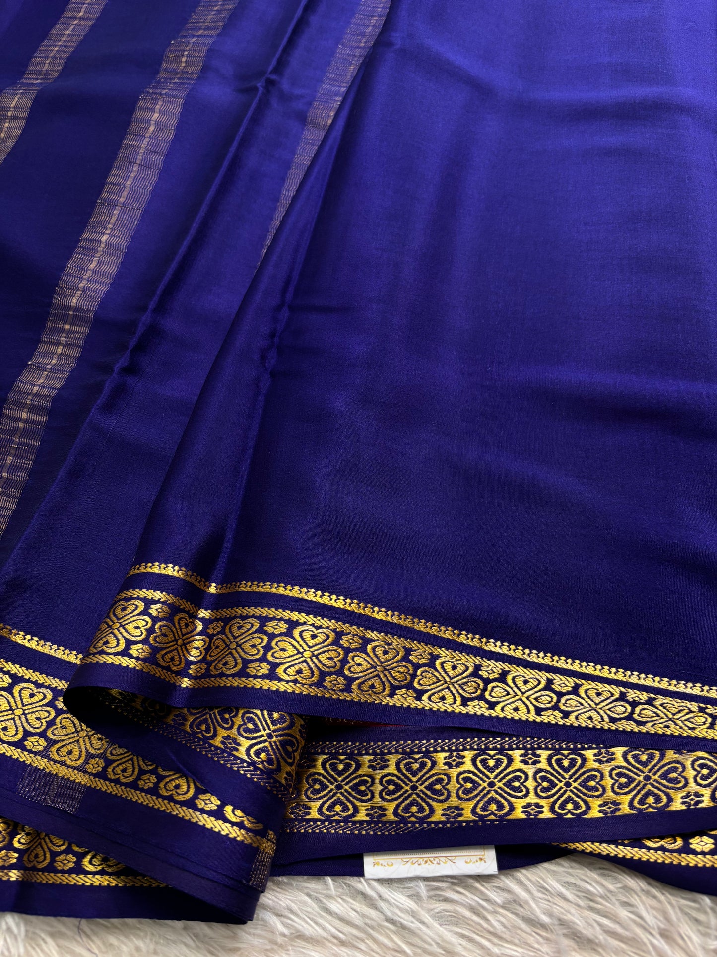 Champaka (2D) : Dark pink-dark blue