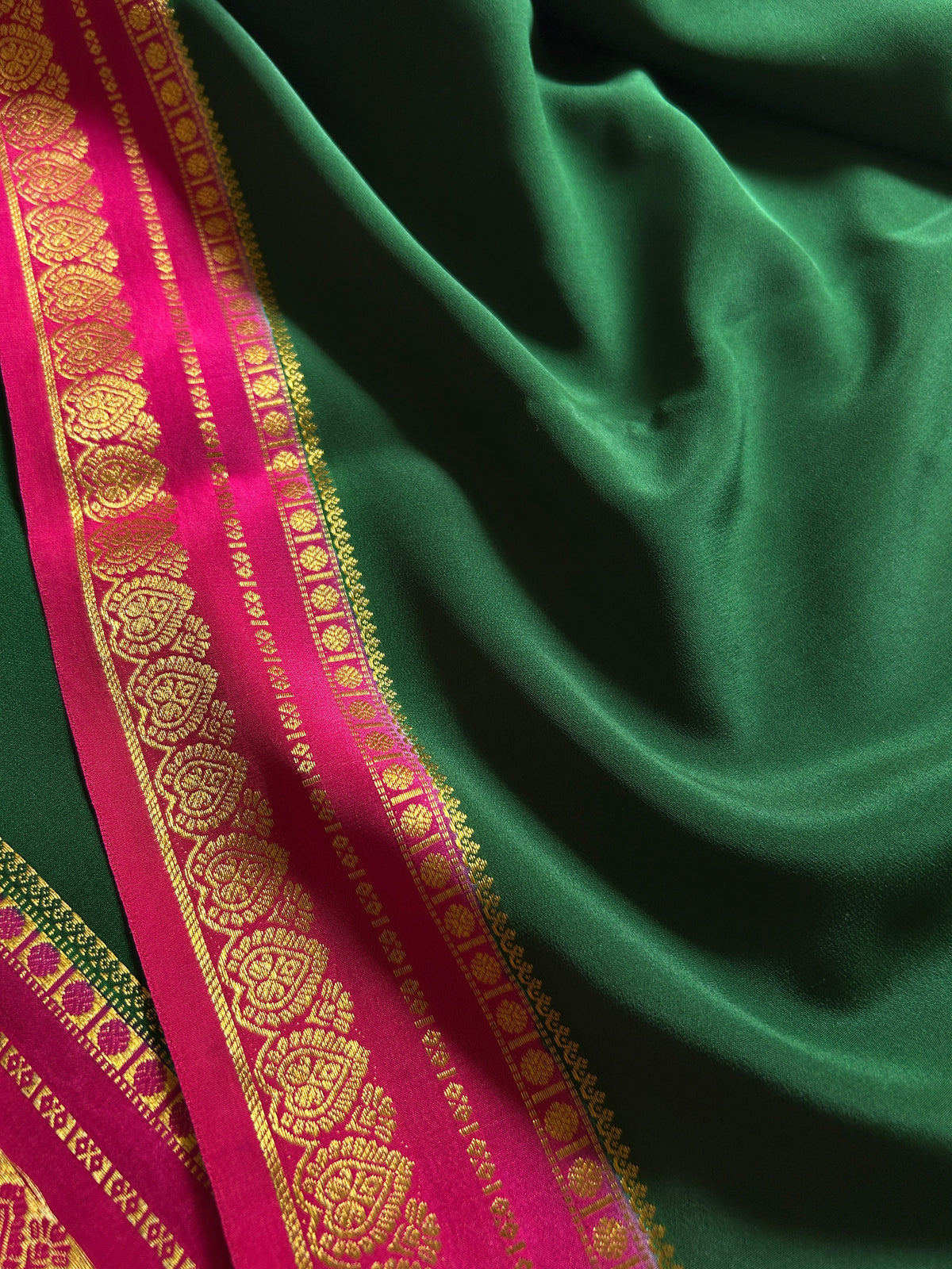 Rohini (2D) : Dark green-rani pink