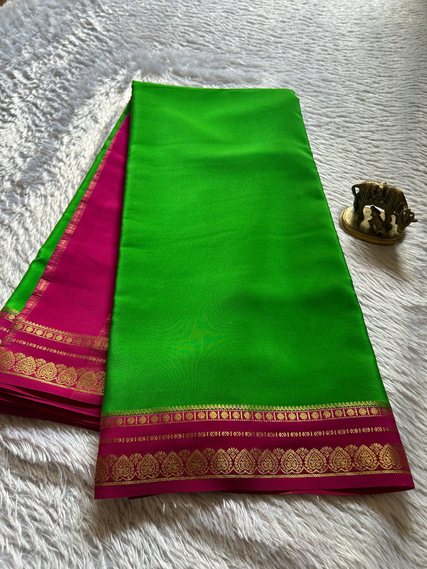 Rohini (2D) : Parrot green-rani pink