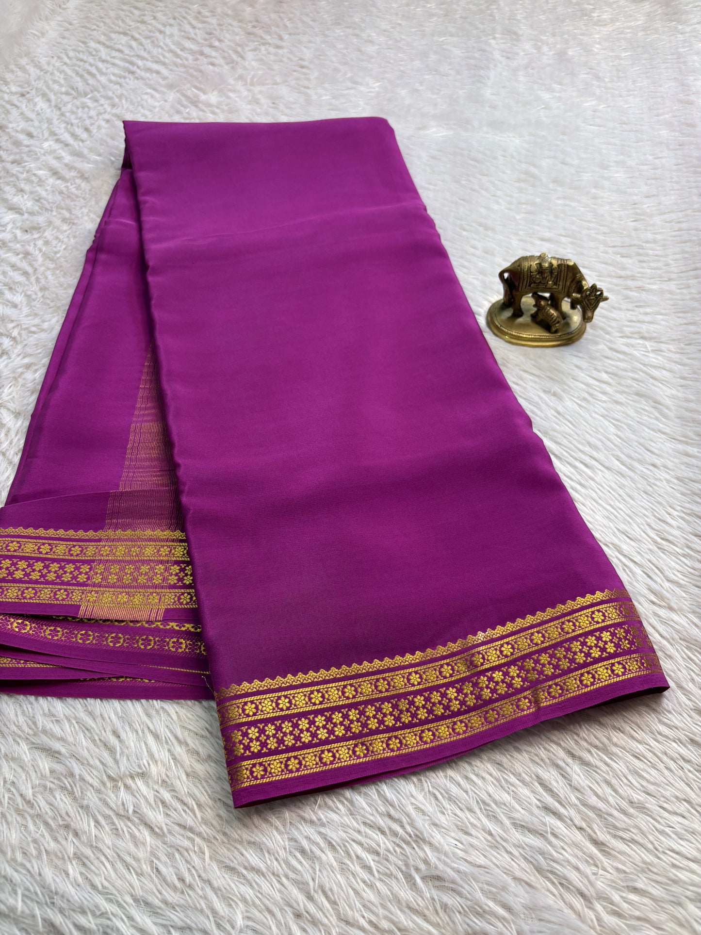 Chandana : Solid Dark magenta