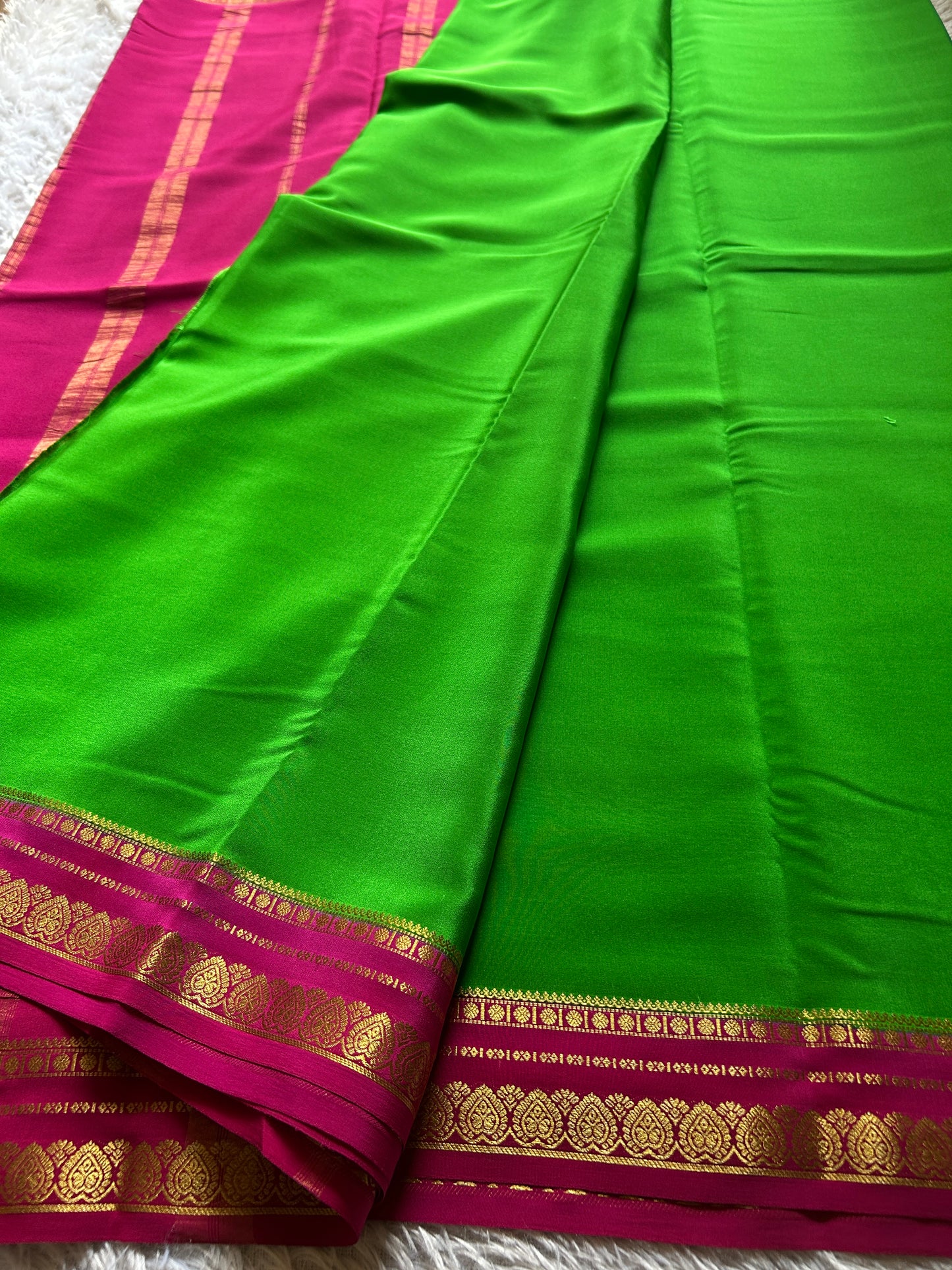 Rohini (2D) : Parrot green-rani pink