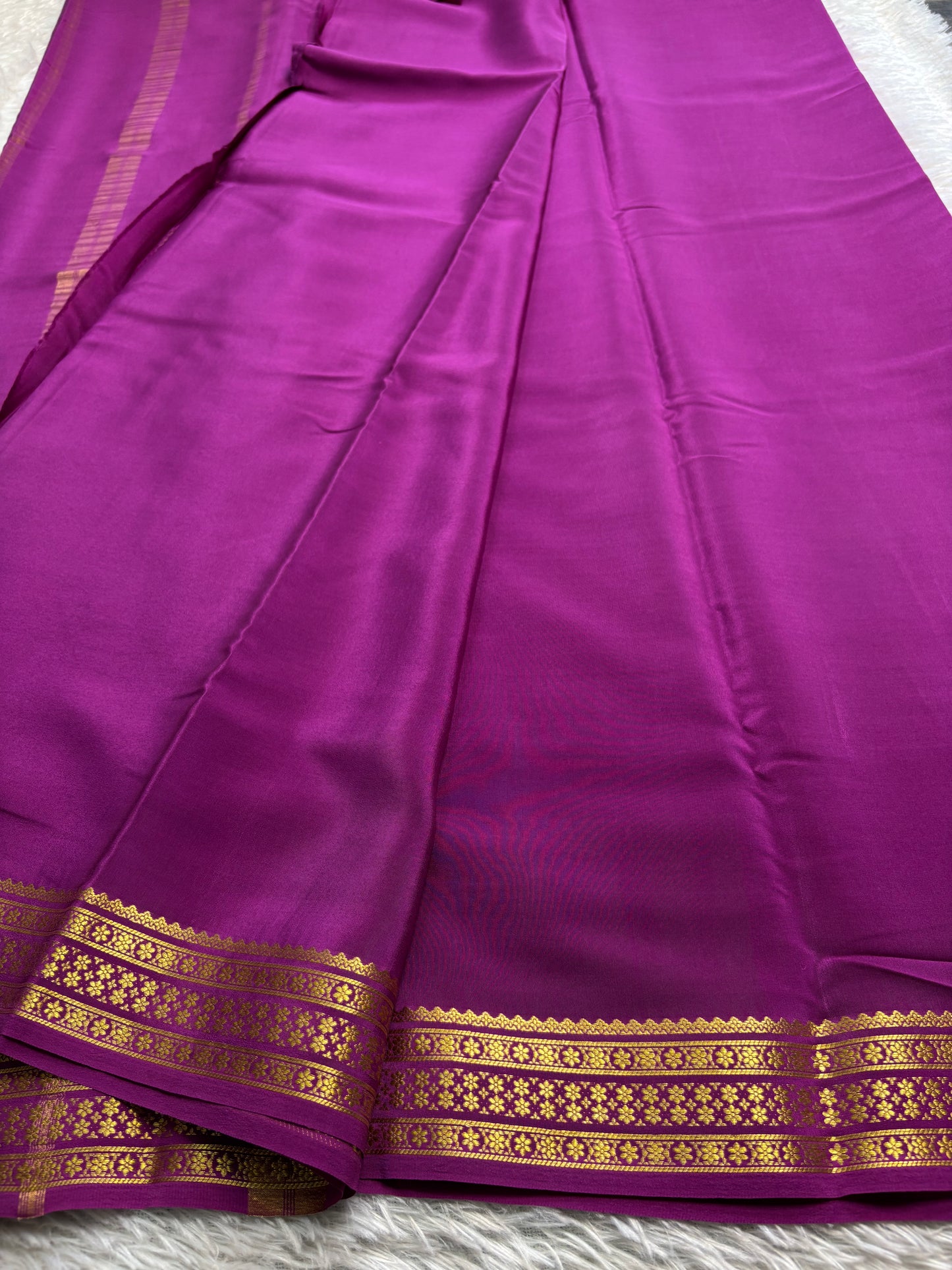 Chandana : Solid Dark magenta