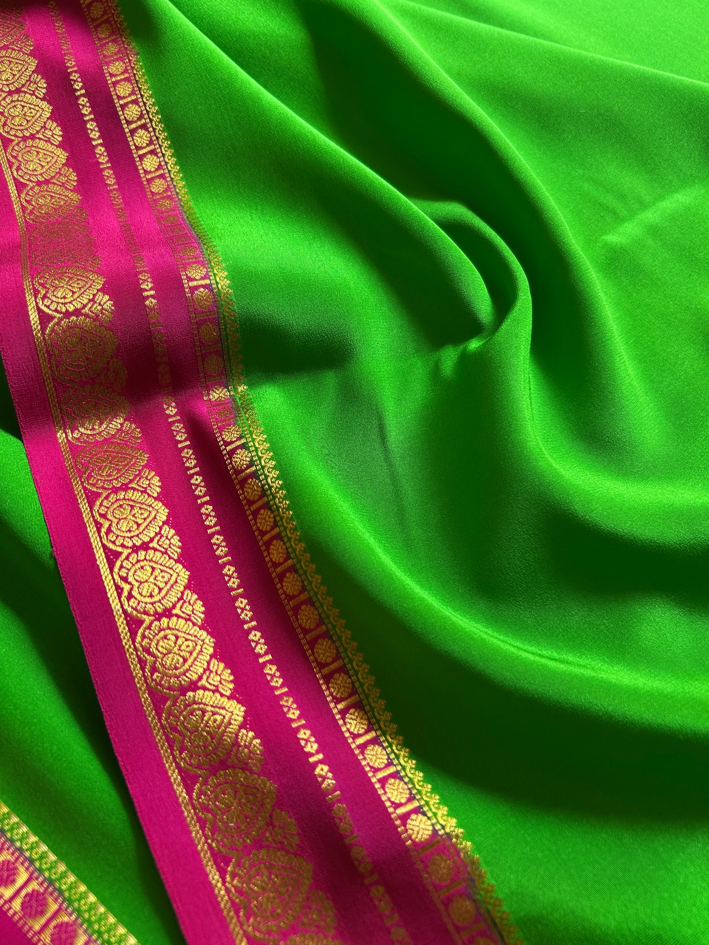 Rohini (2D) : Parrot green-rani pink