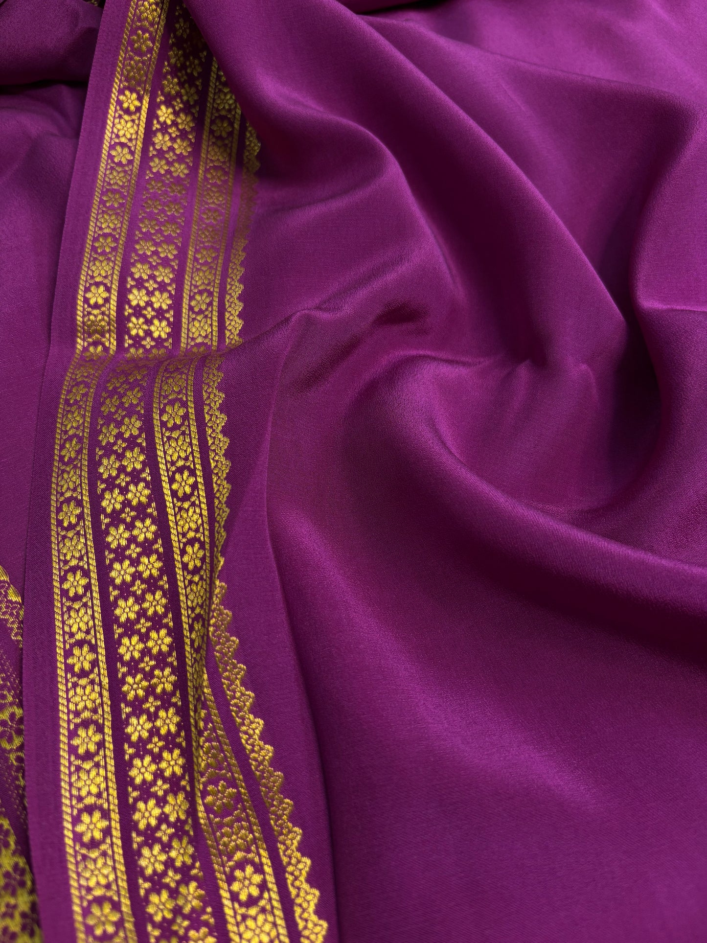 Chandana : Solid Dark magenta