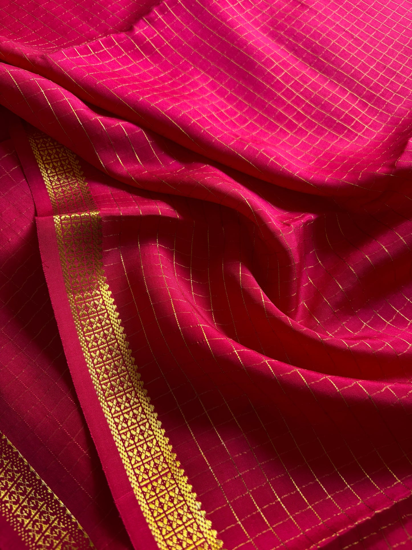Pavani : Solid Dark pink