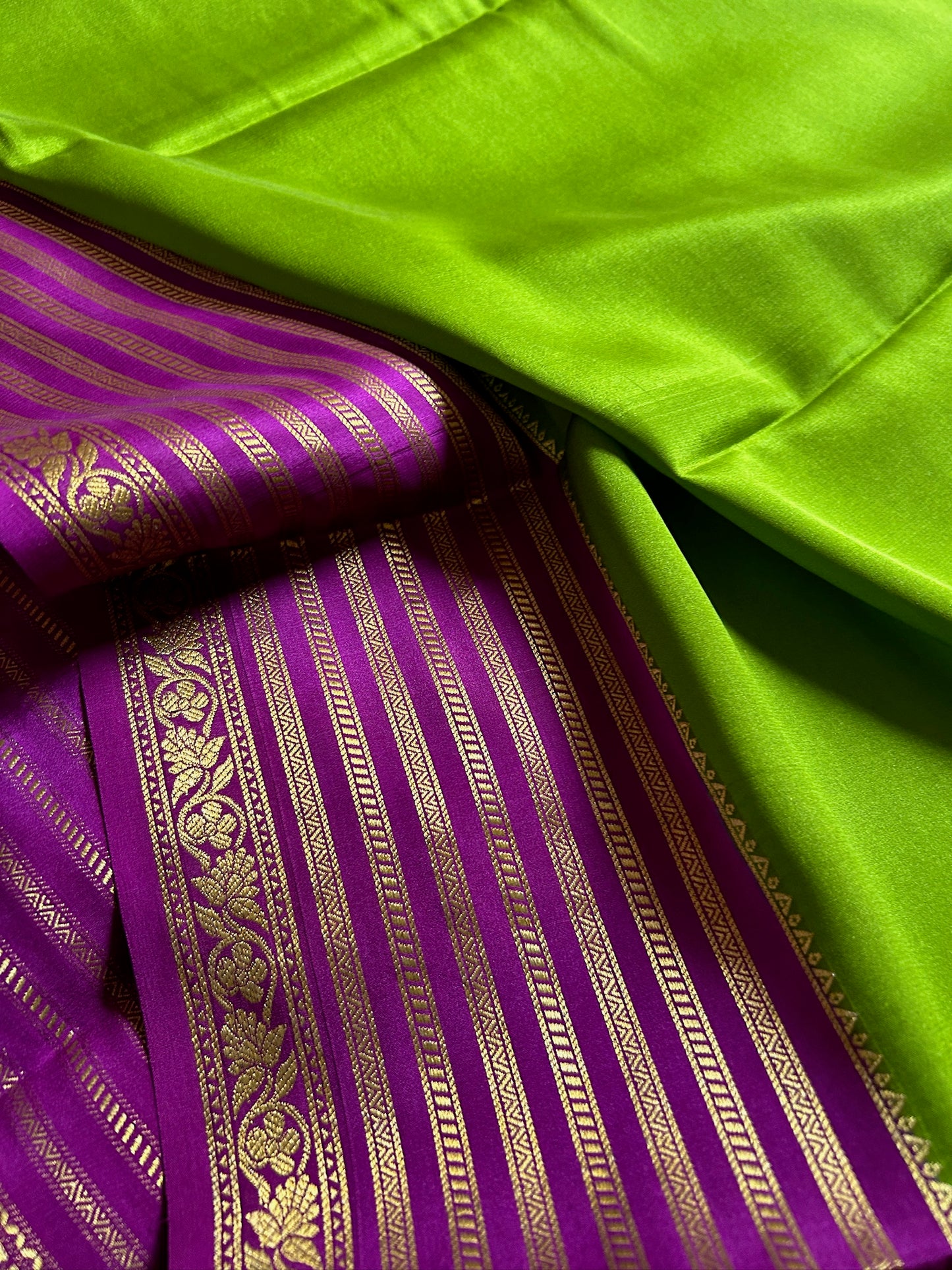 Bhavana (2D) : Mehendi green-magenta
