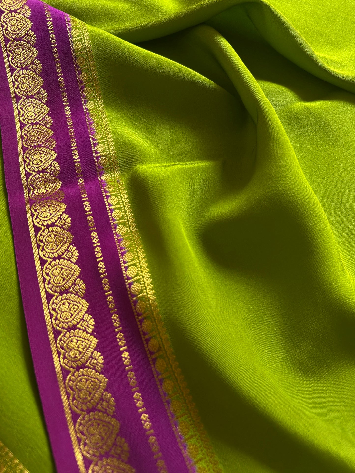 Rohini (2D) : Mehendi green-dark magenta