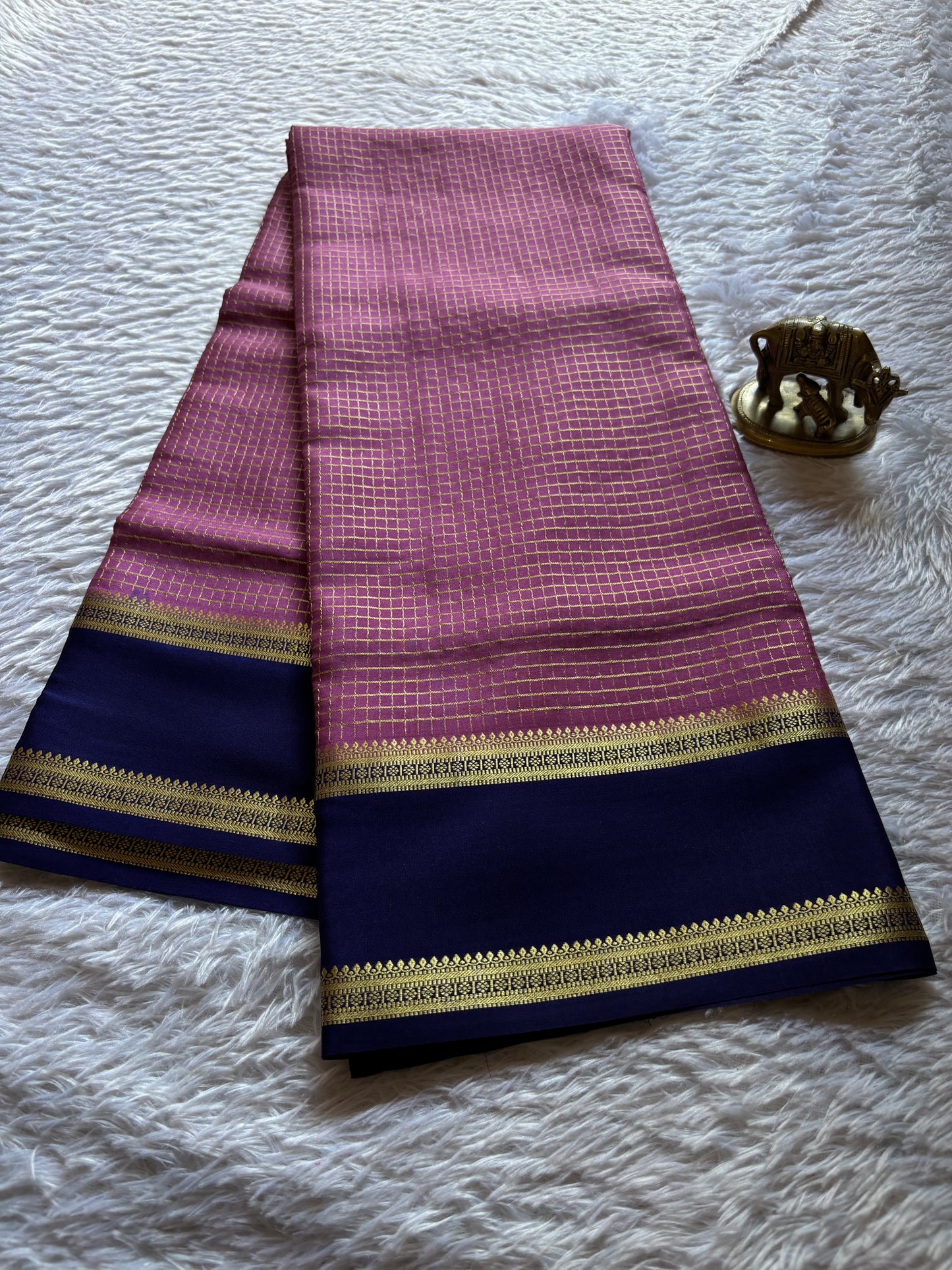 Himani (2D) : Mauve pink-dark navy blue